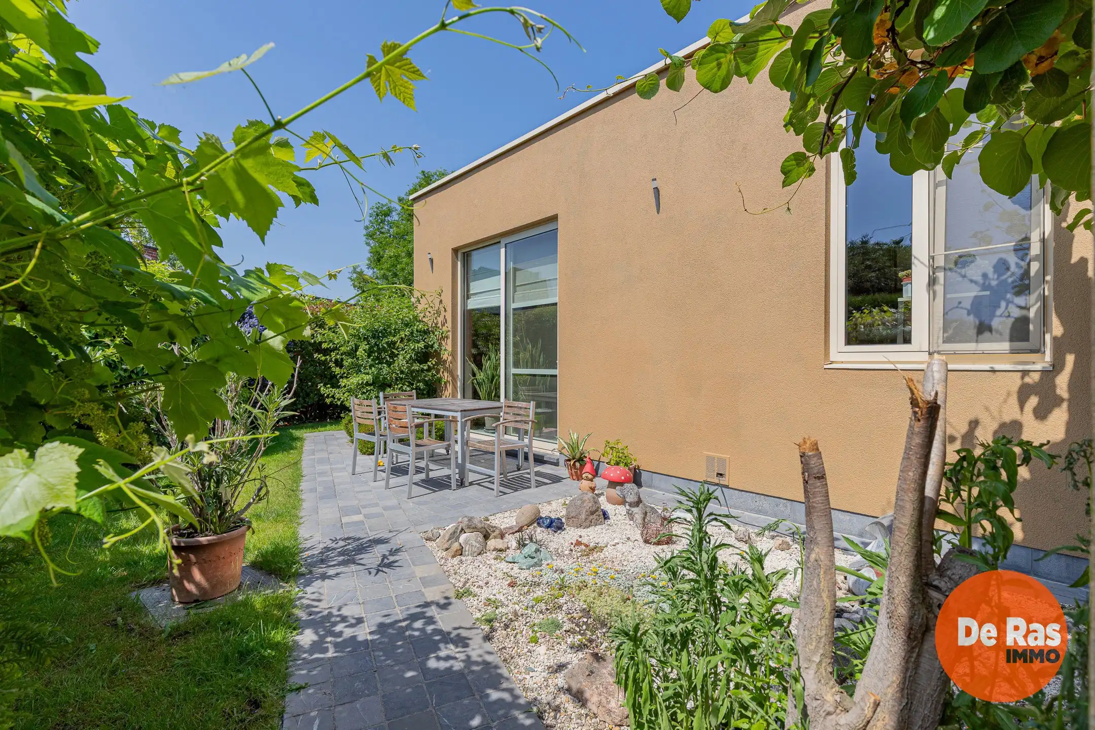 WETTEREN - Open bebouwing in rustige straat met leuke tuin foto 18