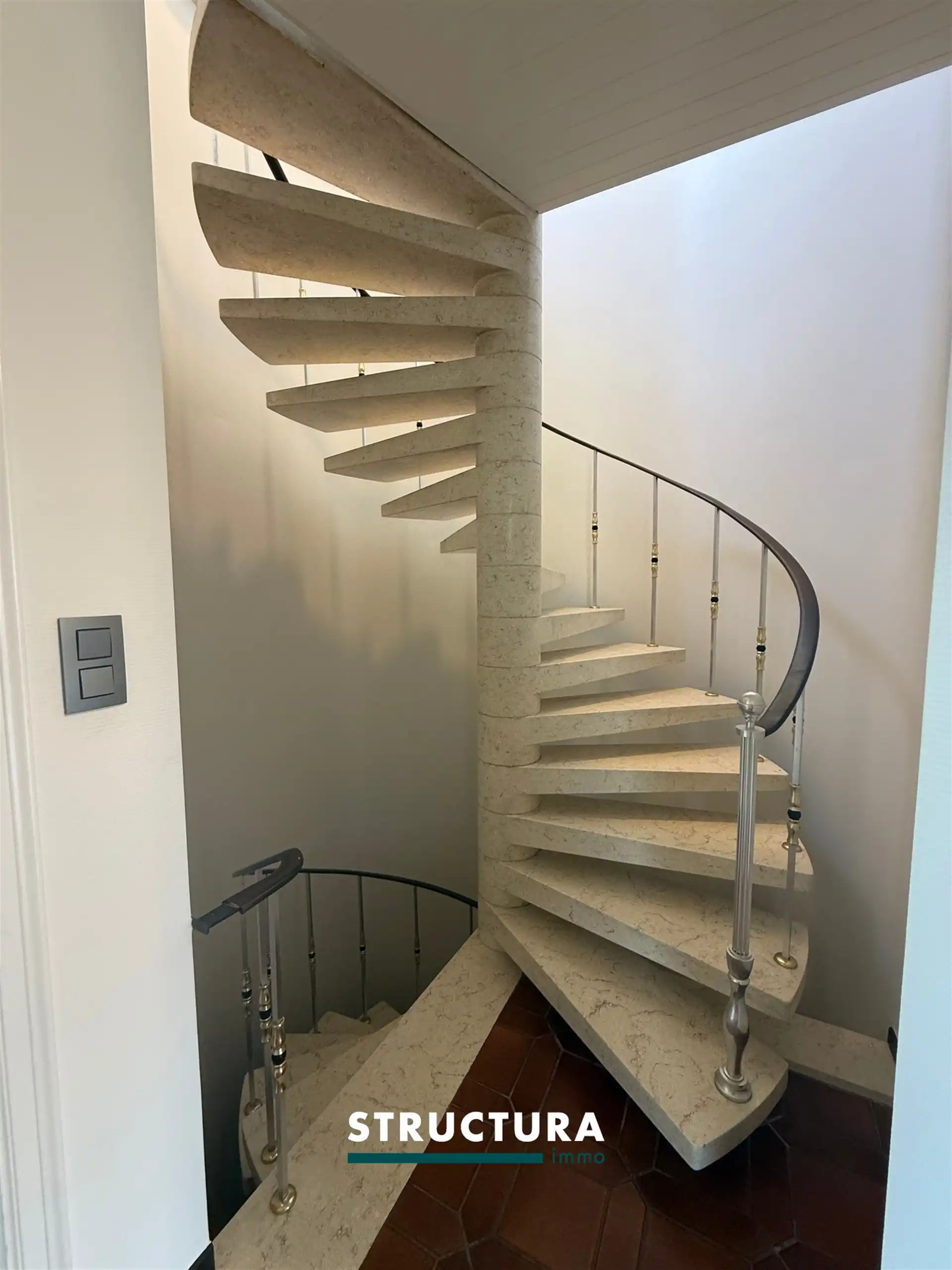 Gerenoveerde woning met weide en paardenstal foto 12