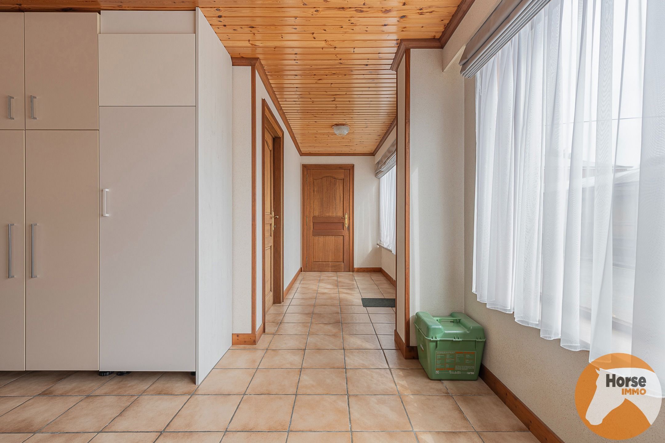 ERPE-MERE - Goed onderhouden woning met magazijn en serres foto 19