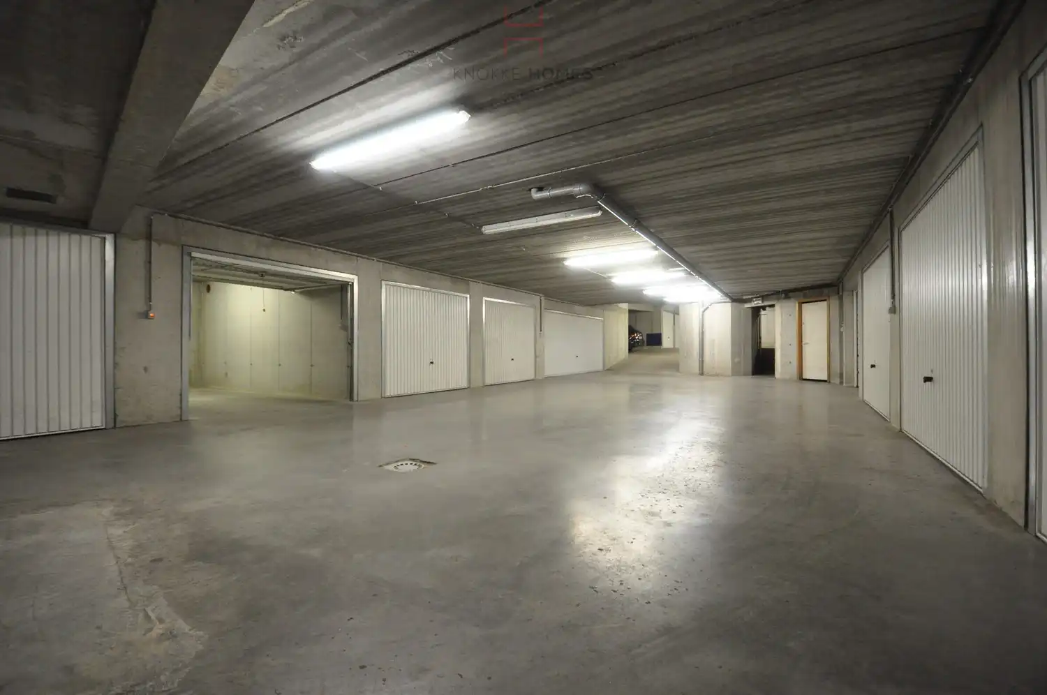 Zeer goed gelegen gesloten garagebox in Duinbergen. foto 4