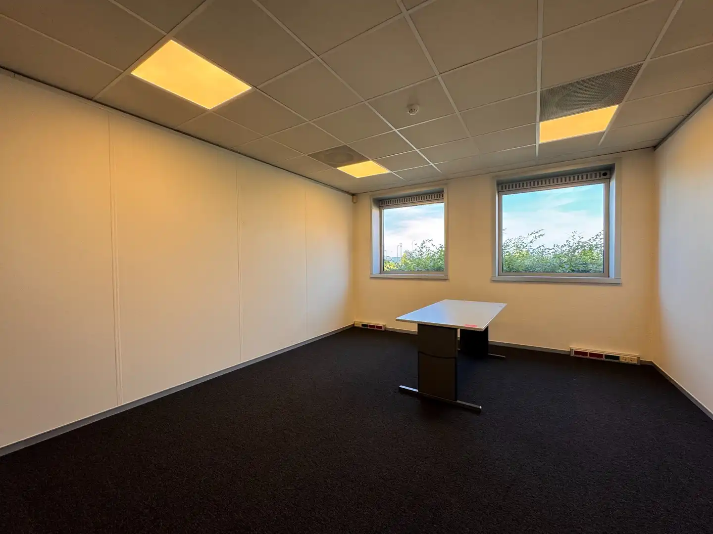 Instapklare kantoorruimte van 705 m² in Ieper foto 10