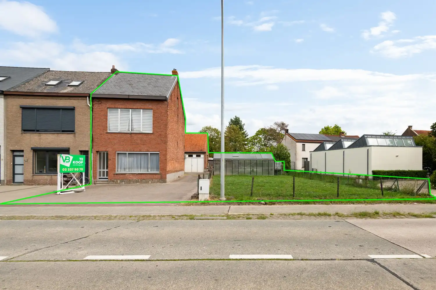 Hoofdfoto van de publicatie: Totaal te renoveren halfopen bebouwing op goede locatie in Lier