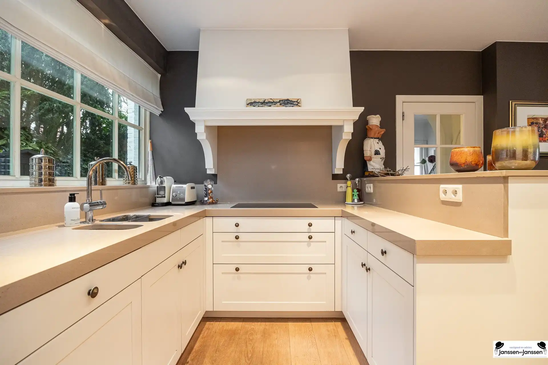 Charmante villa op toplocatie in hartje Ekeren foto 13