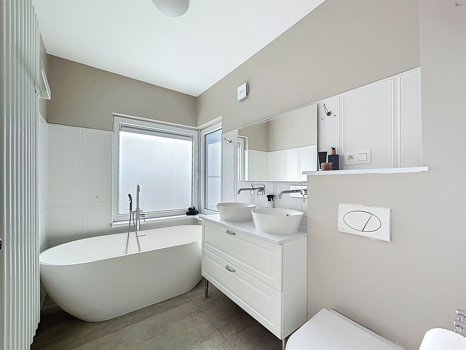 instapklare gezinswoning met 4 slp, aparte studio en 3 badkamers op perceel van 453m²  foto 10