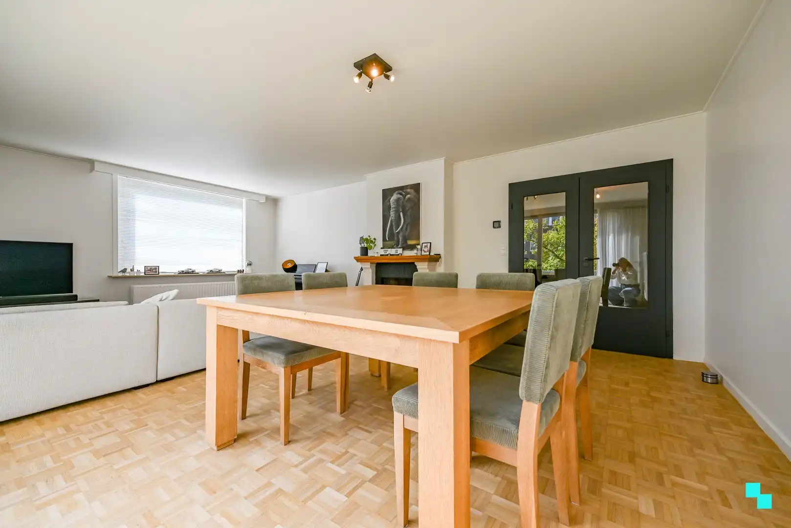 Ruim appartement met ondergrondse autostaanplaats foto 5