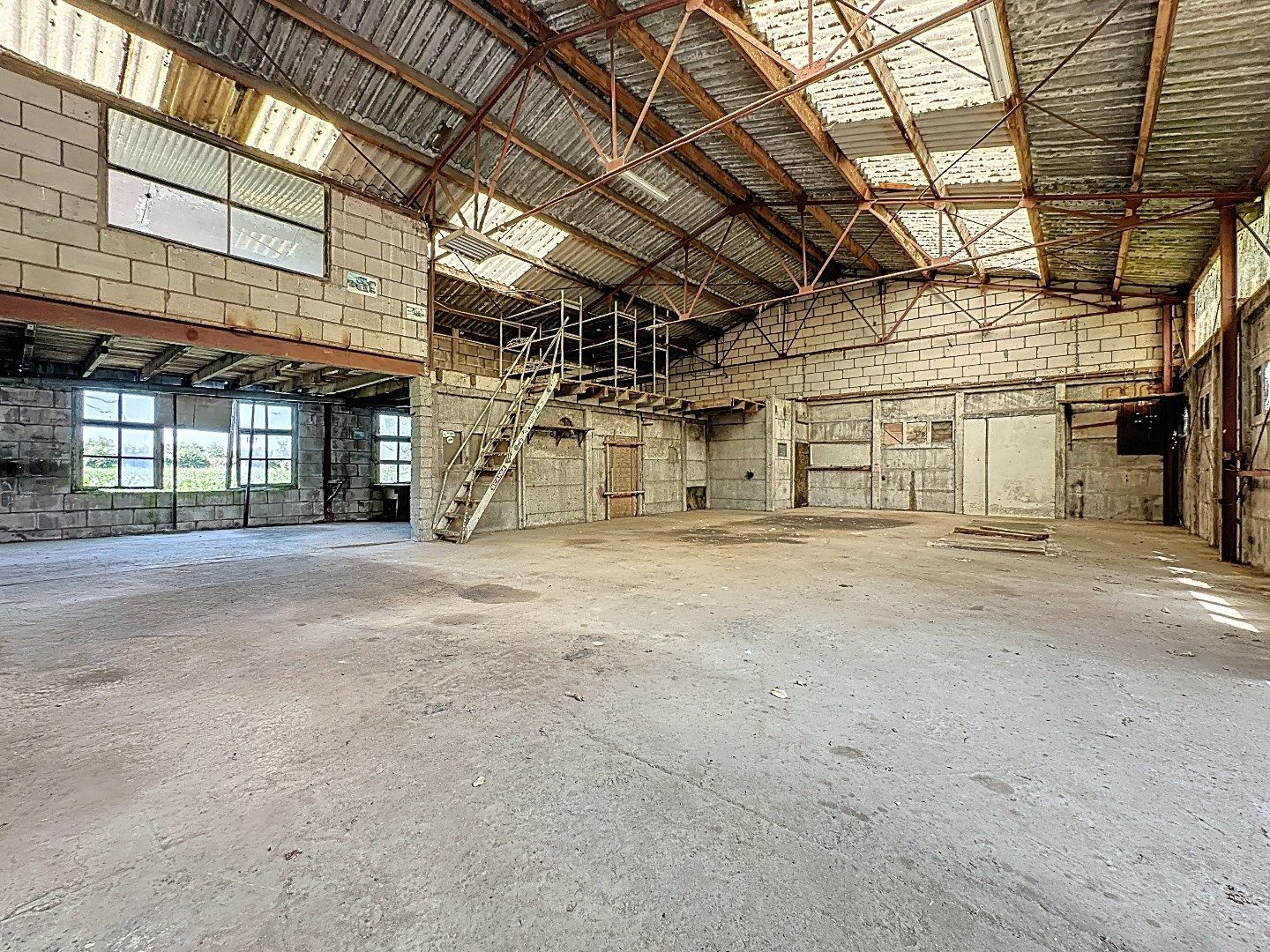 Landelijk wonen met grote schuren foto 26