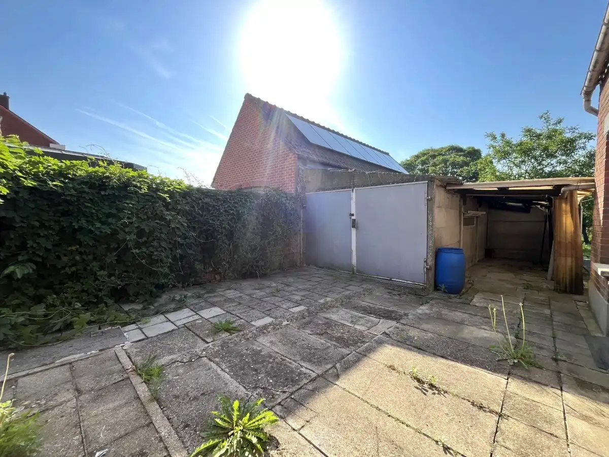 Moorslede – Halfopen woning met veel potentieel foto 16