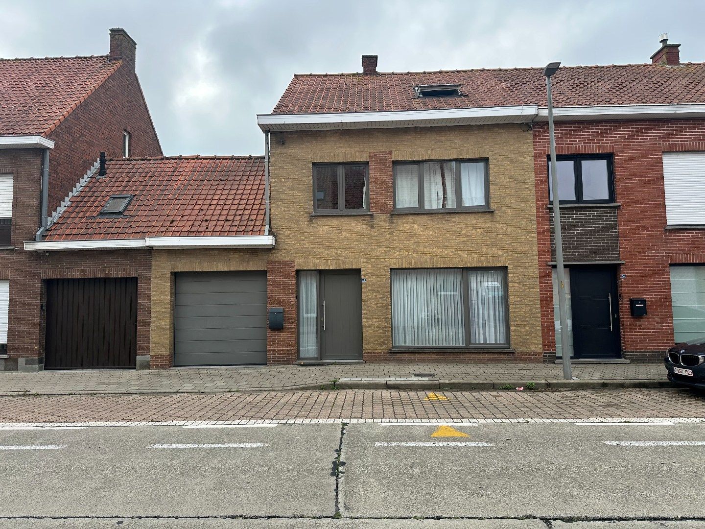 Ruime gezinswoning met 3 slaapkamers en zongerichte tuin  foto {{pictureIndex}}
