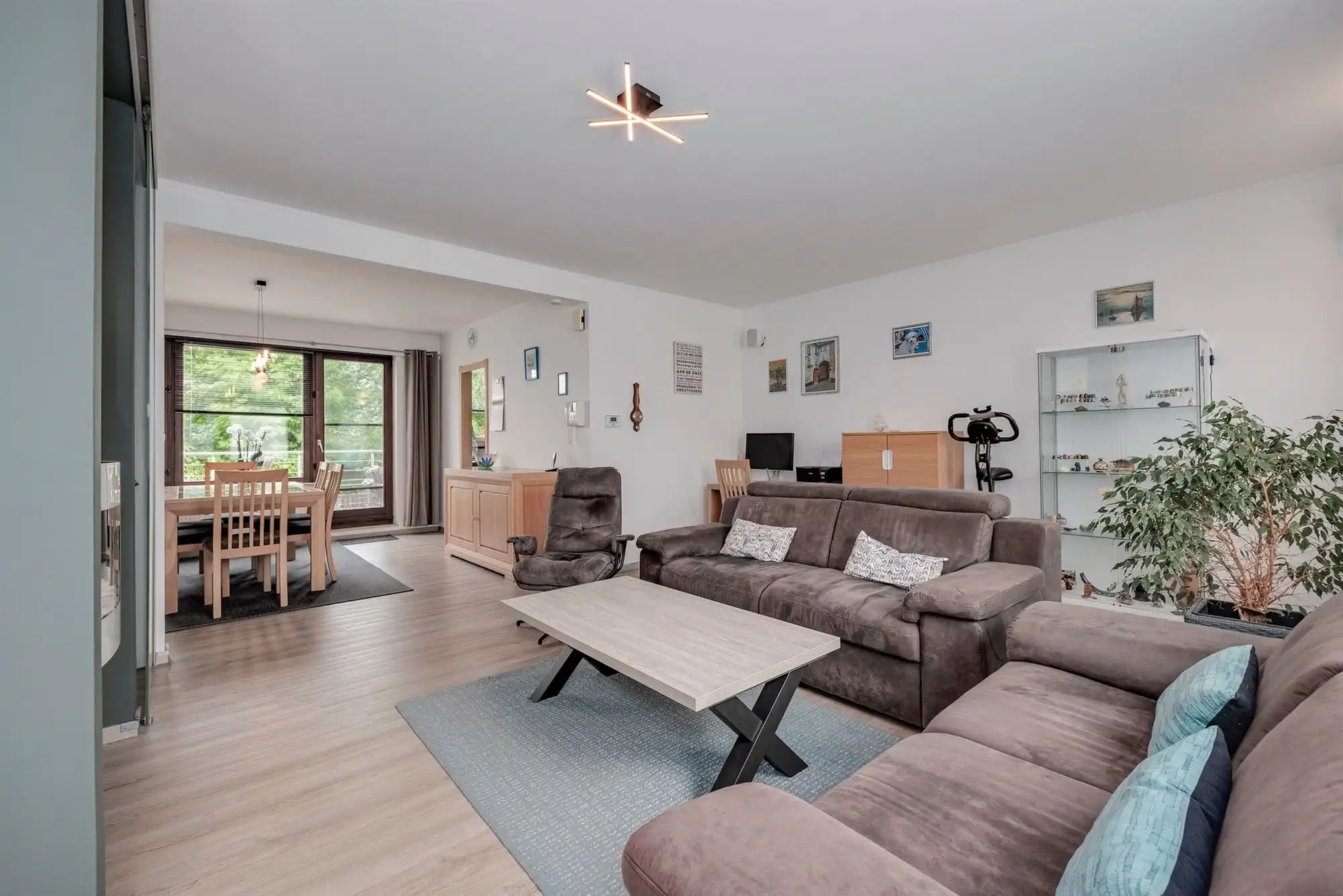 Prachtig huis met 3 slpk en een bureau te Ekeren foto 2