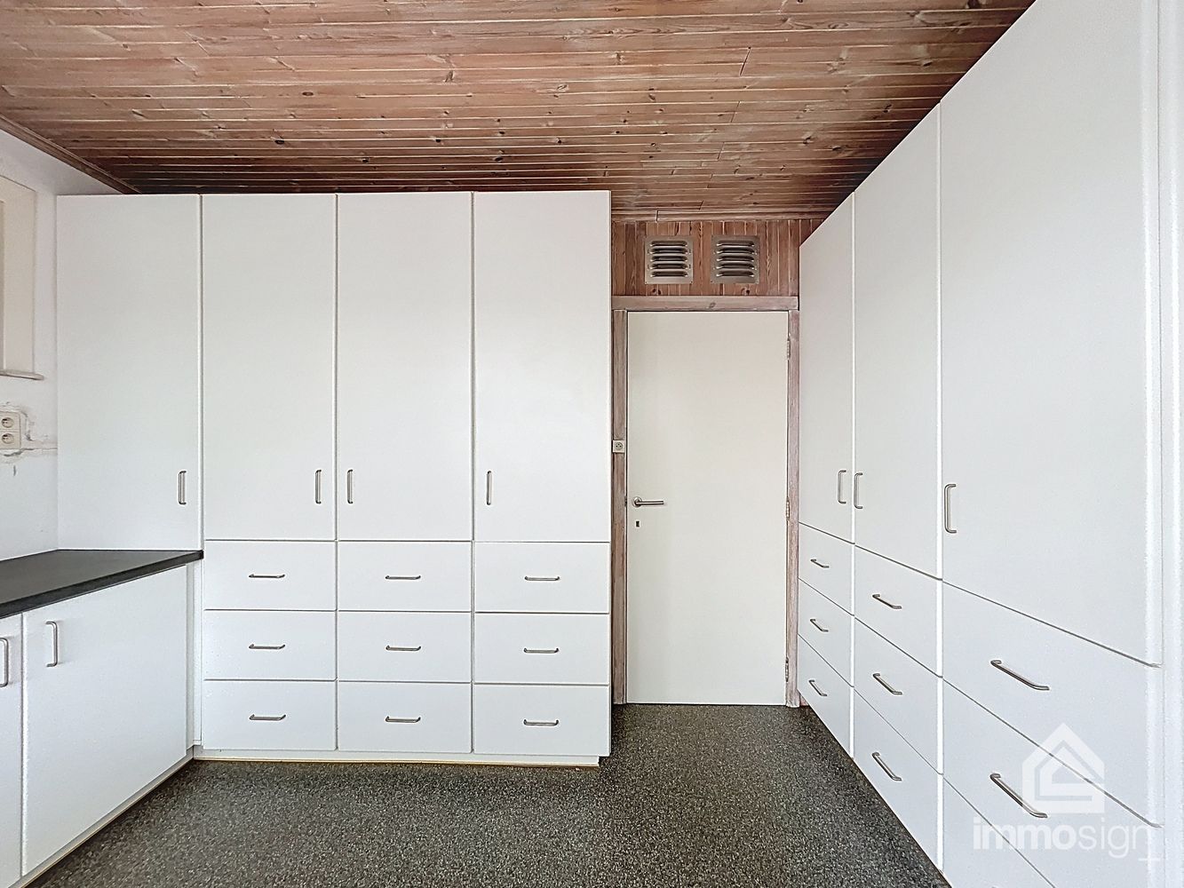 Instapklare gelijkvloerse woning (bungalow) op een perceel van 1079 m² met uitzicht over de velden, vlakbij de grens met Nederland foto 13