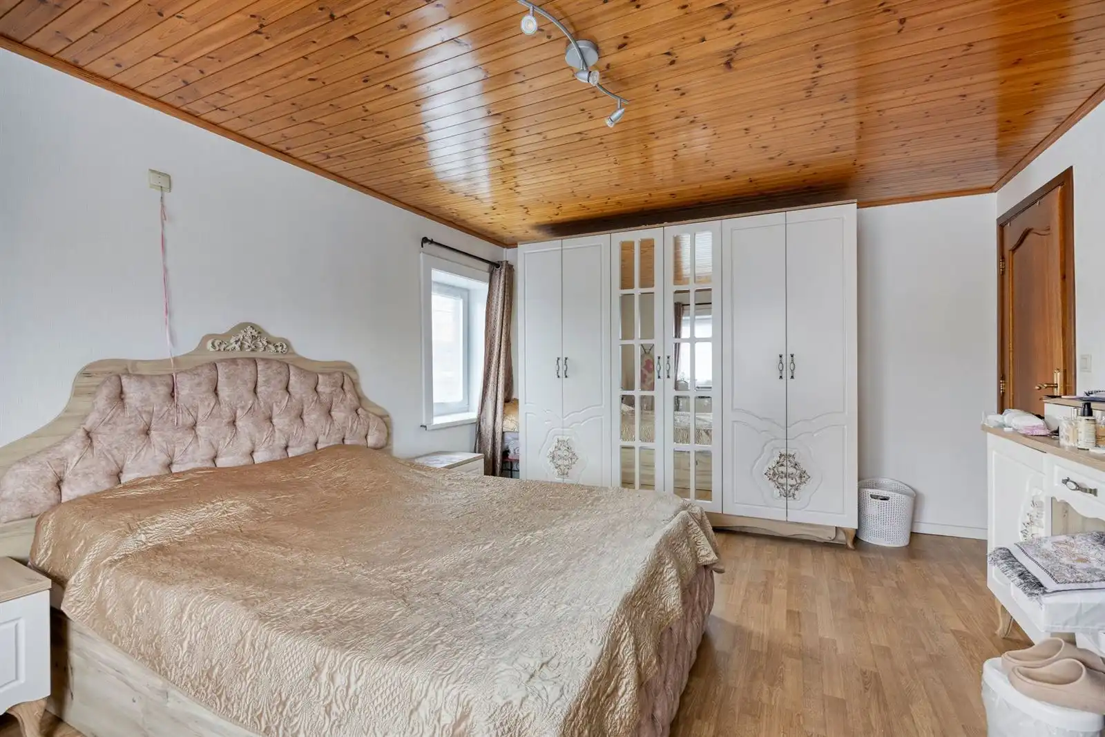 Ruim appartement met 4 slaapkamers te koop foto 13