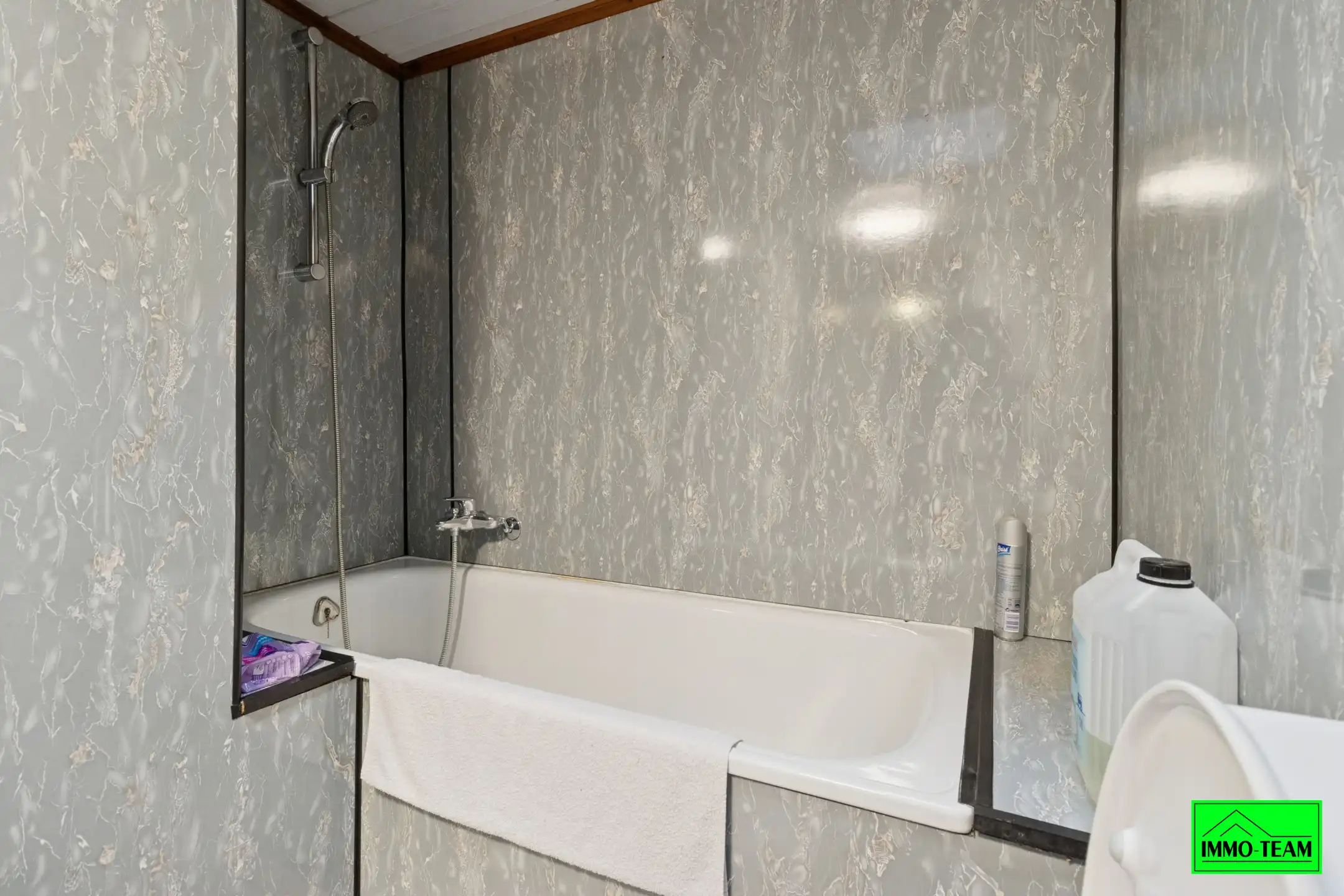 Charmante woning met renovatiepotentieel  foto 17