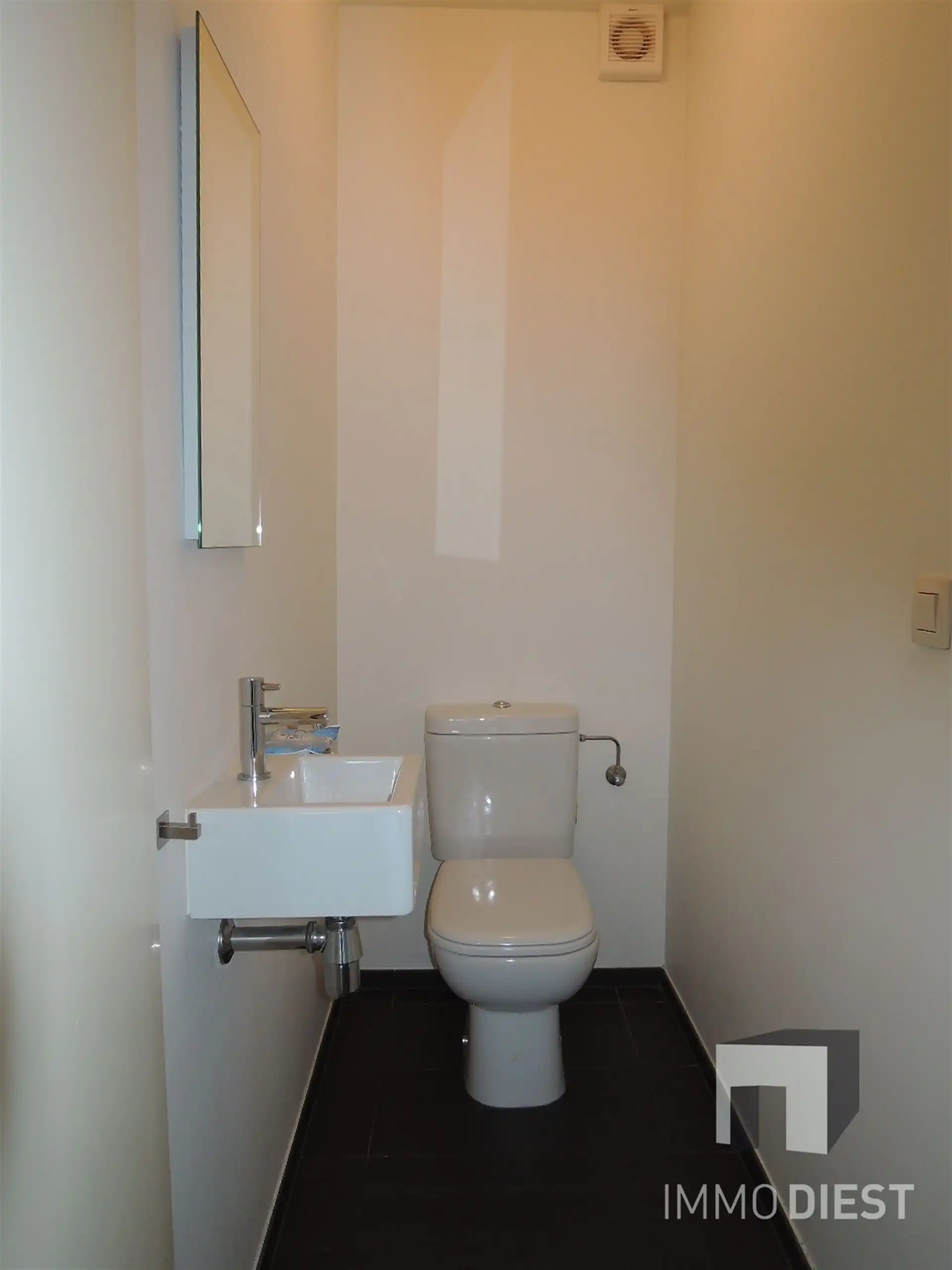 Prachtig ruim appartement met veel lichtinval bestaande uit twee slaapkamers, terras, ondergrondse staanplaats in het centrum van Halen. foto 20