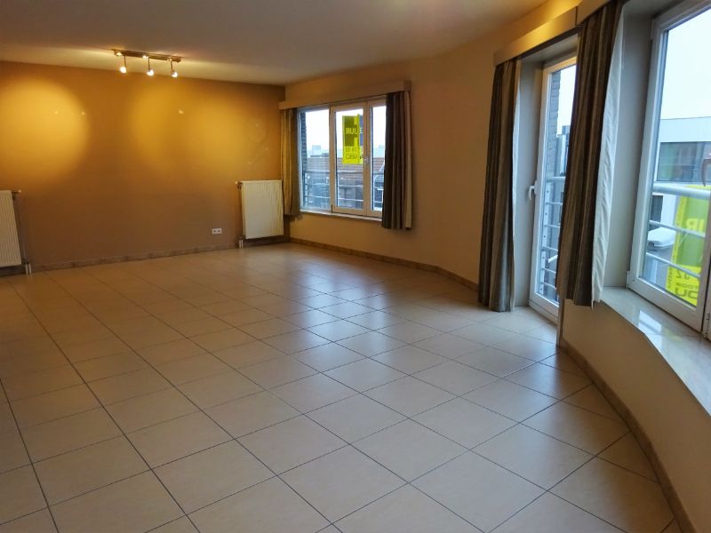 Lichtrijk hoekappartement met 2 kamers, ruim terras met prachtig zicht en garage foto 6