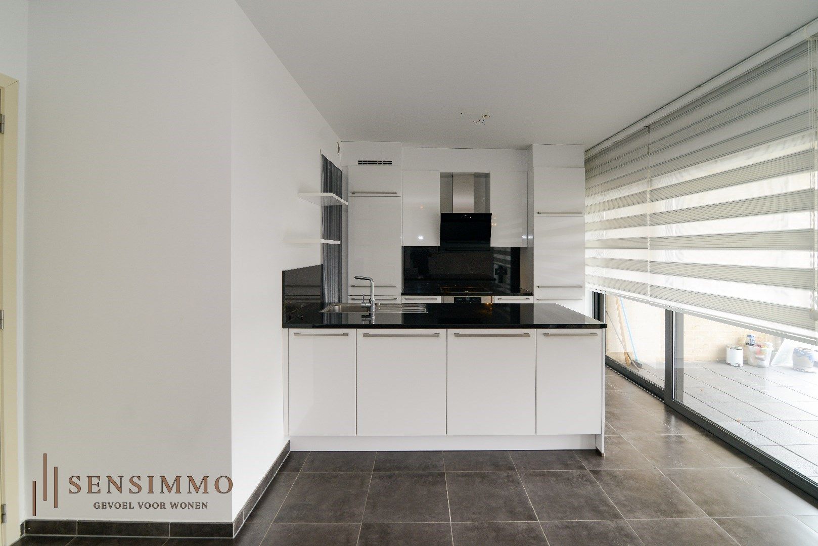 Mooie appartement met 2 slk, ruim terras en parking foto 4