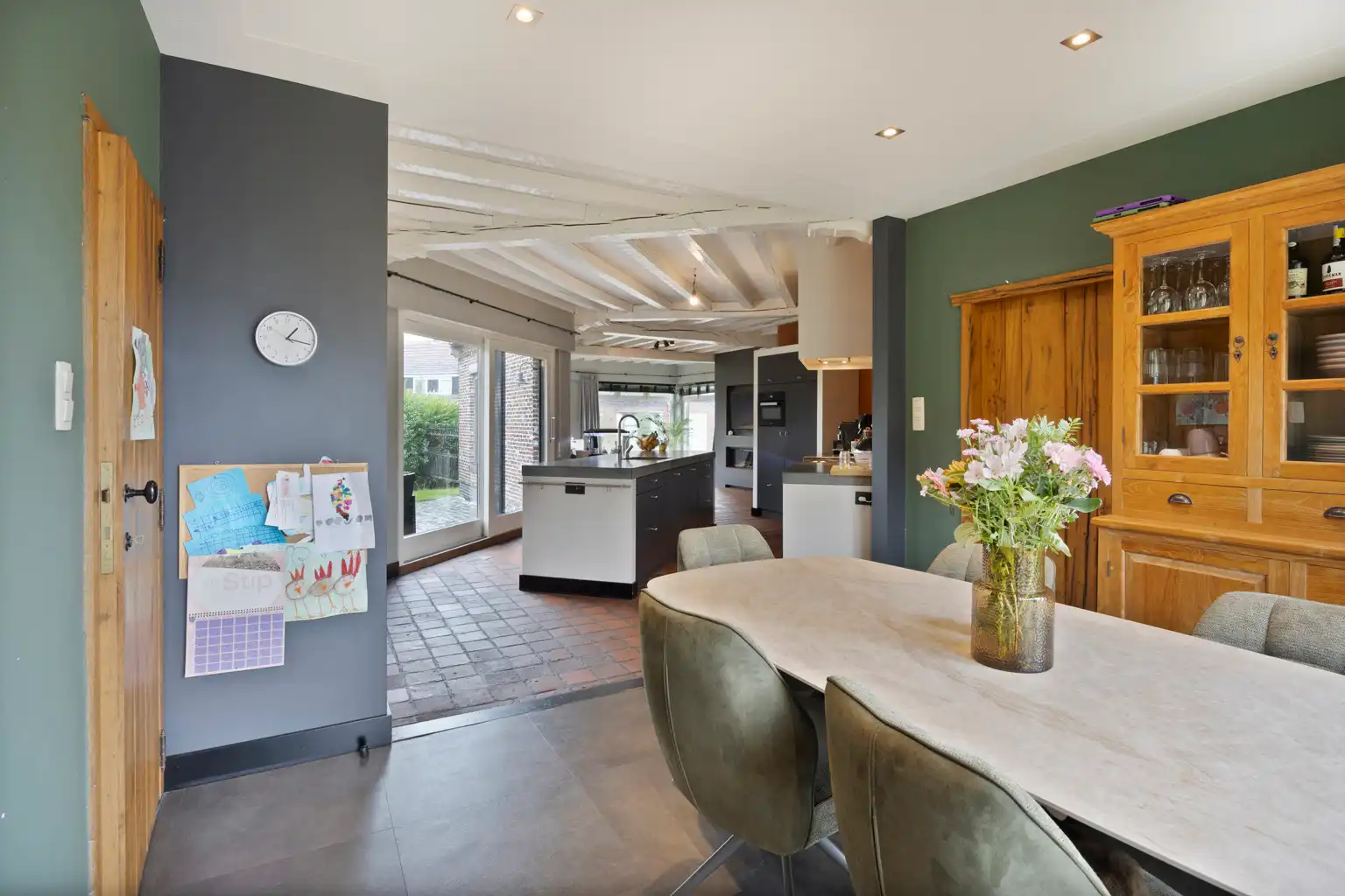 Ruime laagbouwwoning op 1806m² met omheinde tuin foto 10