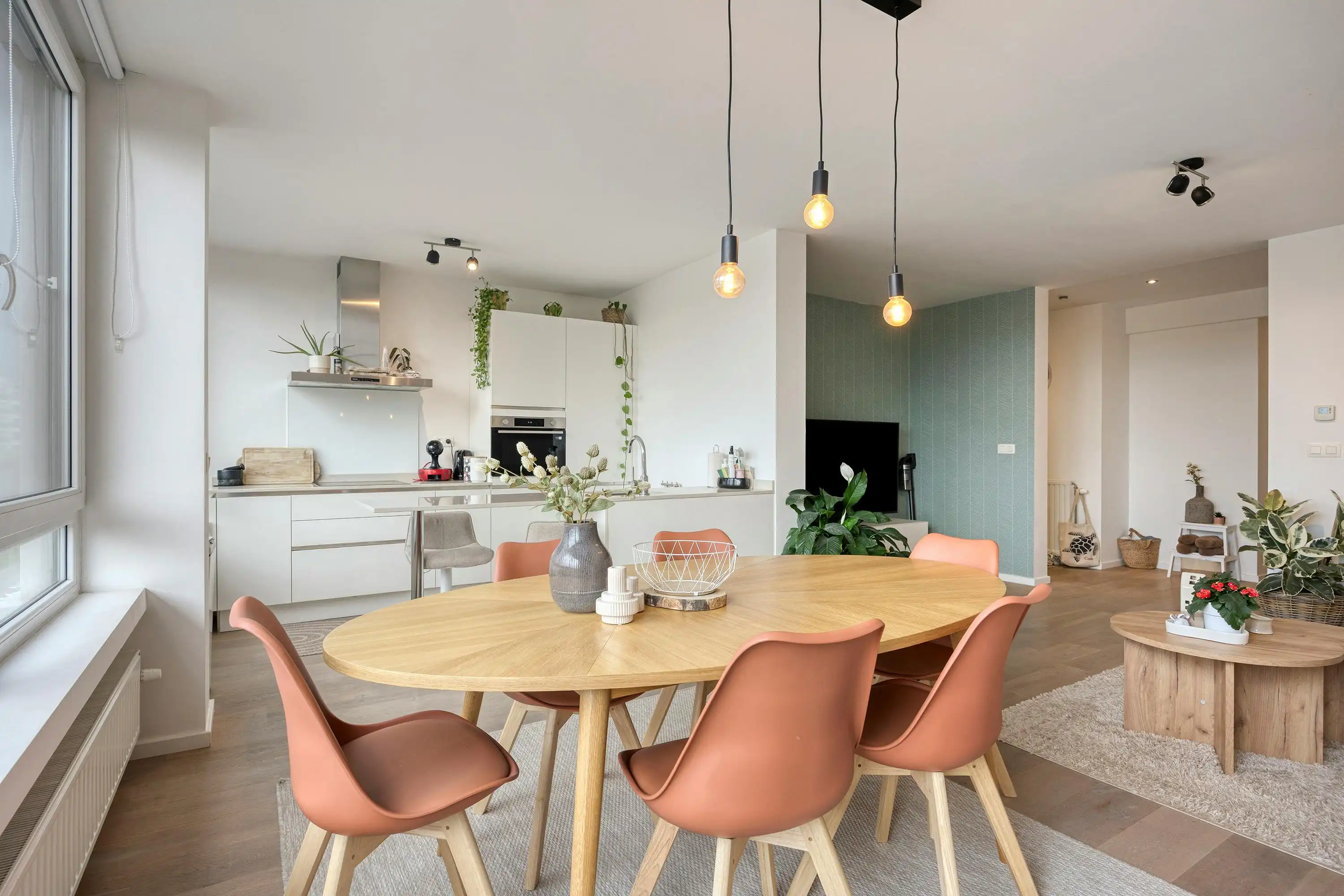Lichtrijk appartement met 2 slaapkamers te koop in Merksem foto 5
