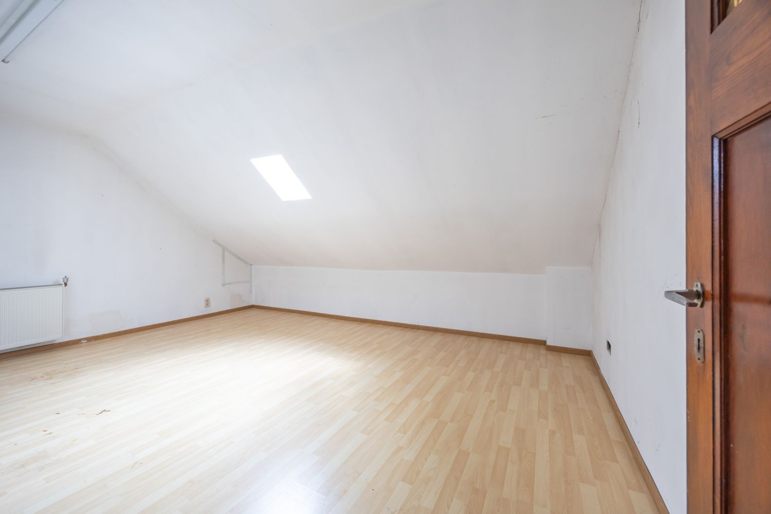 Ruime te renoveren woning met zonnige tuin en tal van mogelijkheden. foto 35