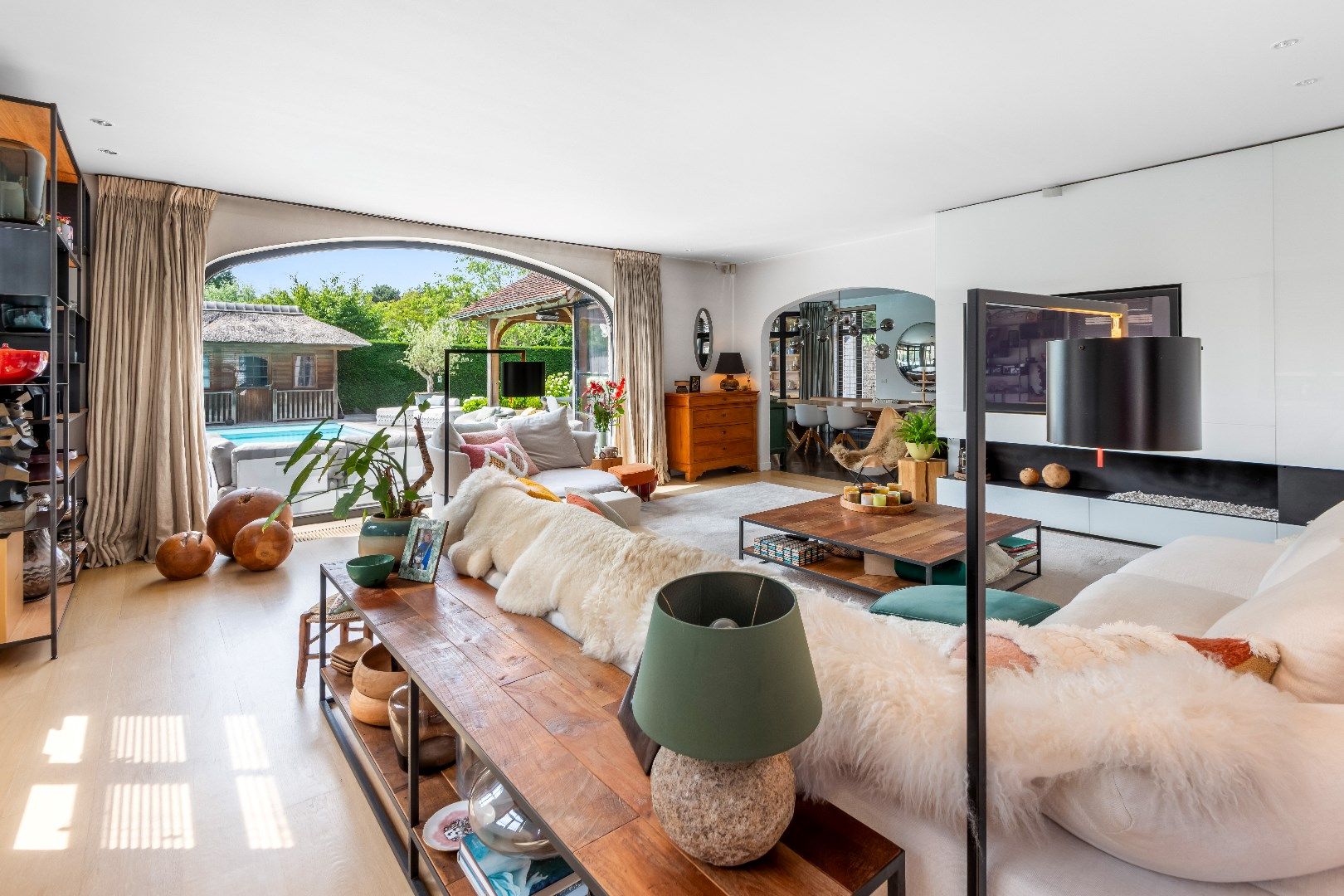 Luxueus afgewerkte villa met  buitenzwembad. foto 5