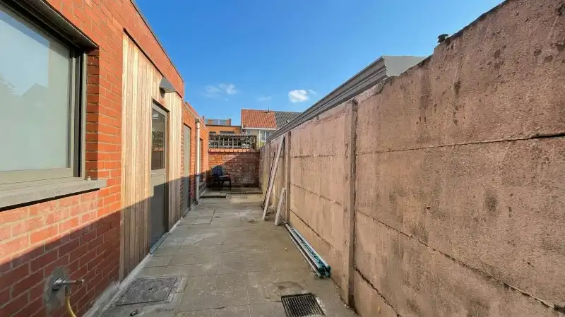 Gerenoveerde 3-slaapkamerwoning met ruim TERRAS te huur in Sint-Michiels Brugge foto 13