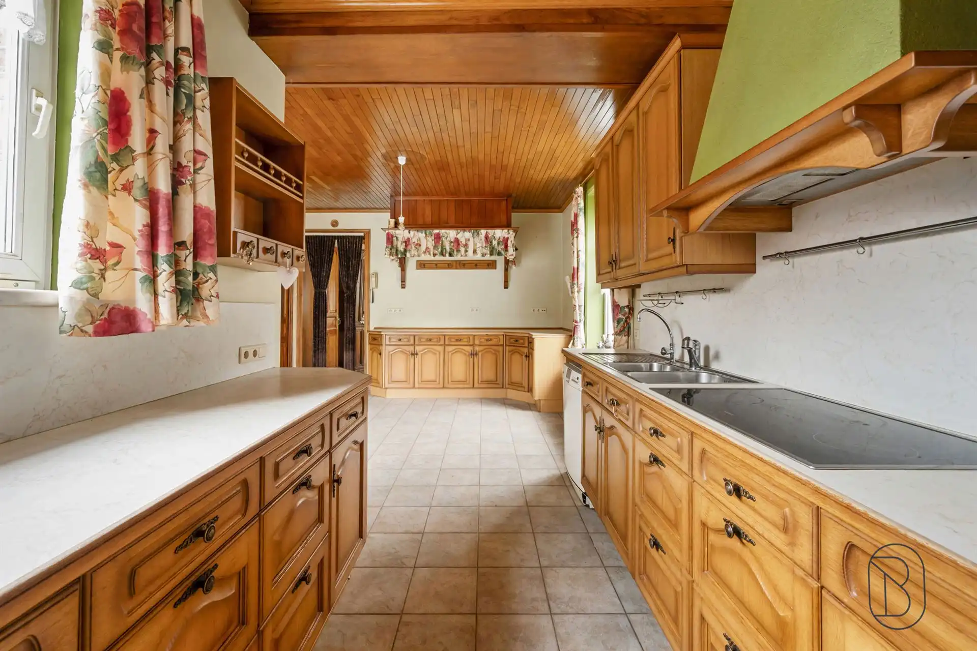 Charmante herenwoning met karakter en mooi potentieel! foto 14