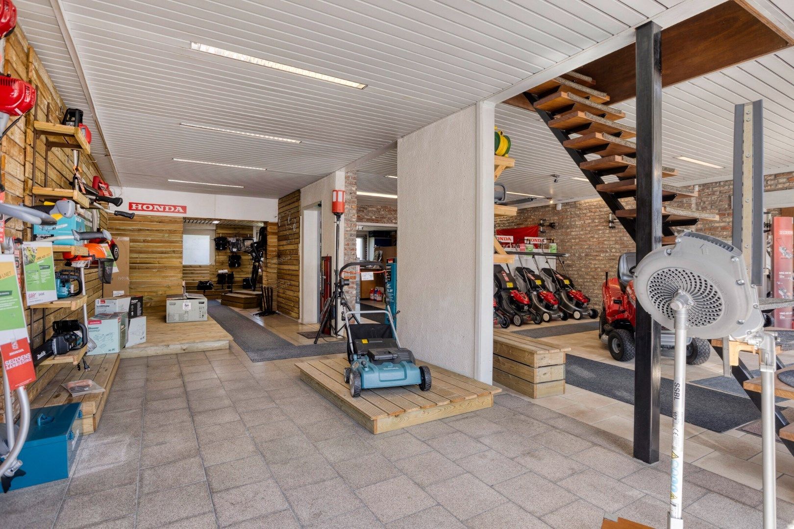 Prachtige handelswoning in centrum Rekkem! foto 3