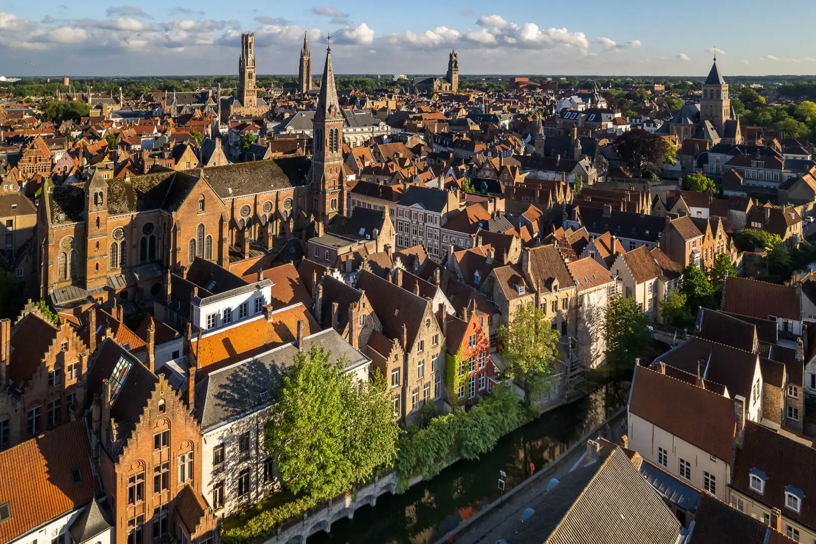 Monumentaal gerestaureerd herenhuis aan de Brugse Reien foto 10