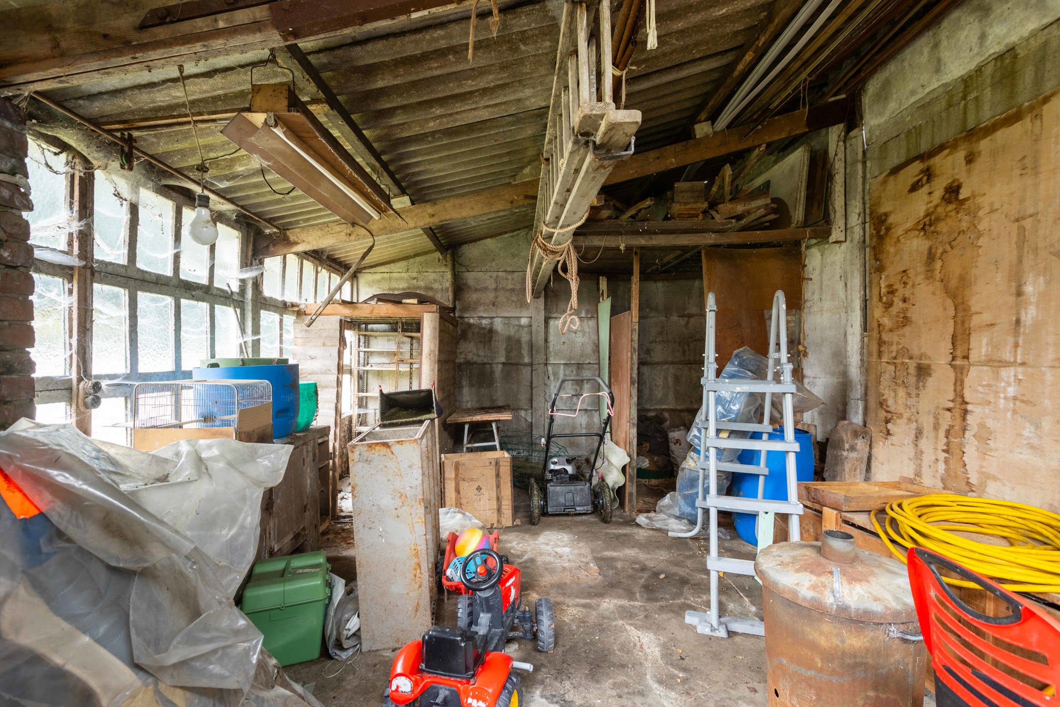 Deels gerenoveerde woning in doodlopende straat. foto 21