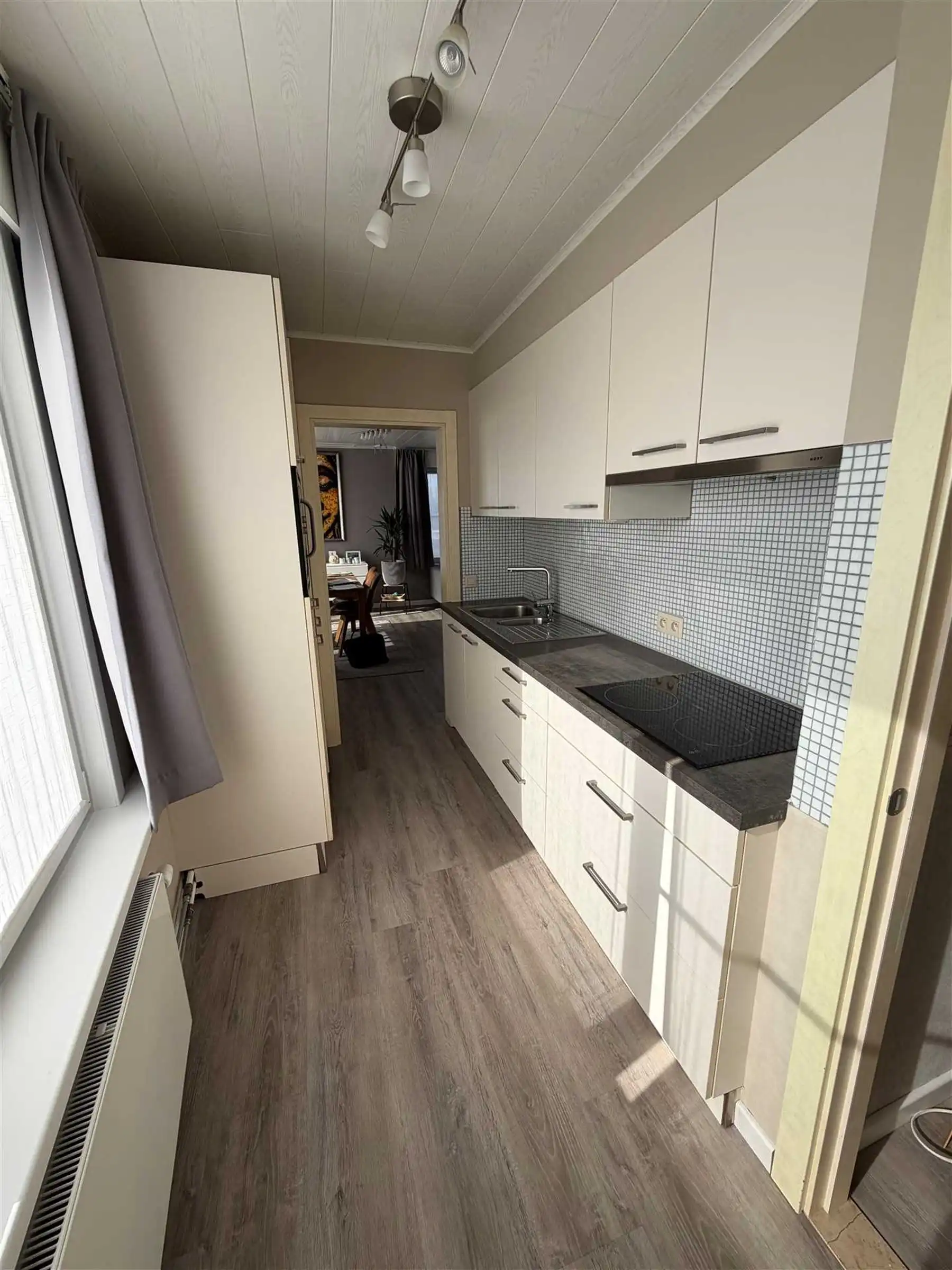 Gerenoveerd 2 slk app en kelder in rustige woonwijk. foto 6