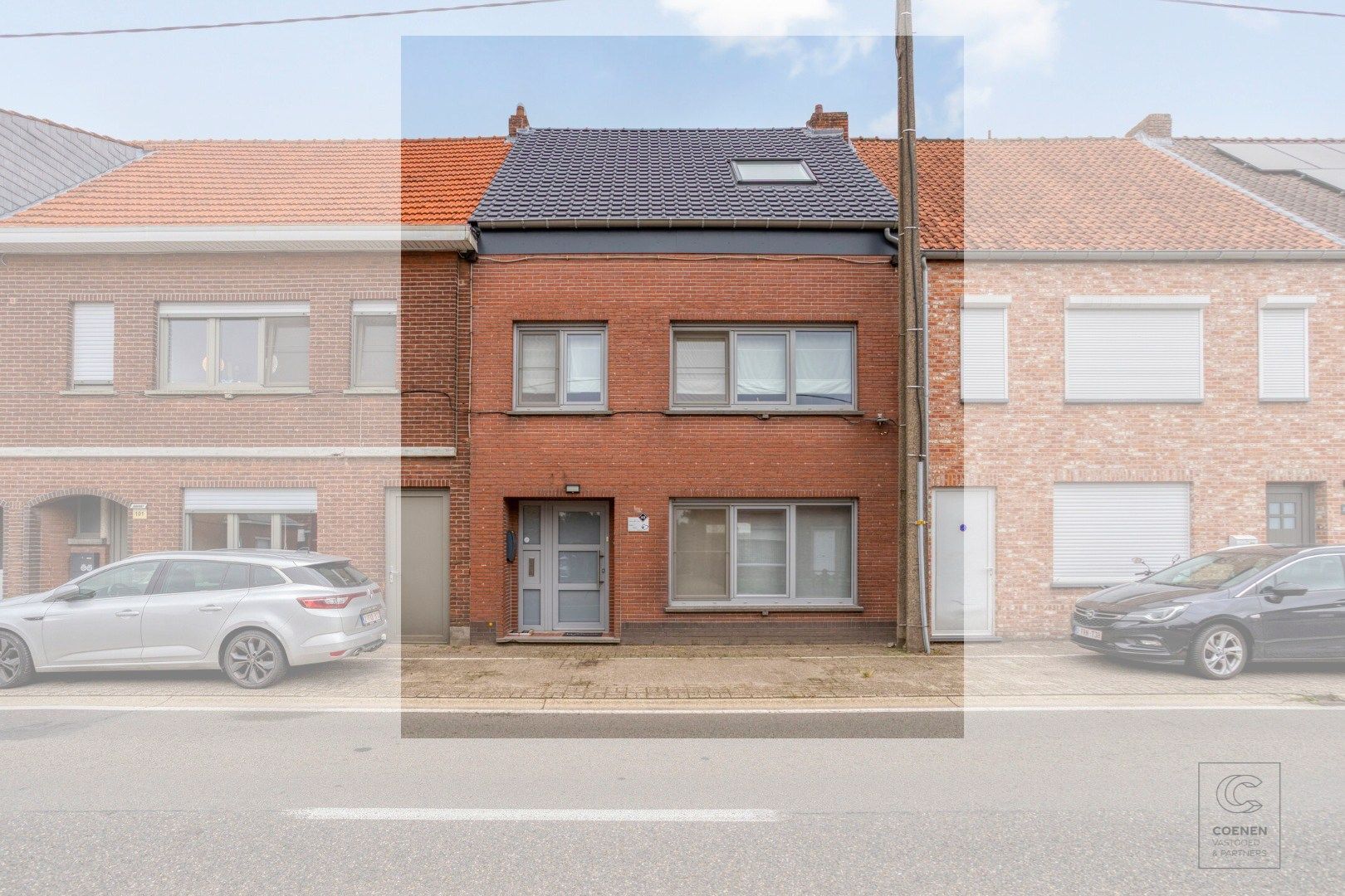 Zeer ruime en instapklare woning met een bew opp van 181 m², 4 ruime slpk's en zeer leuke, zonnige tuin met prachtig uitzicht! foto {{pictureIndex}}