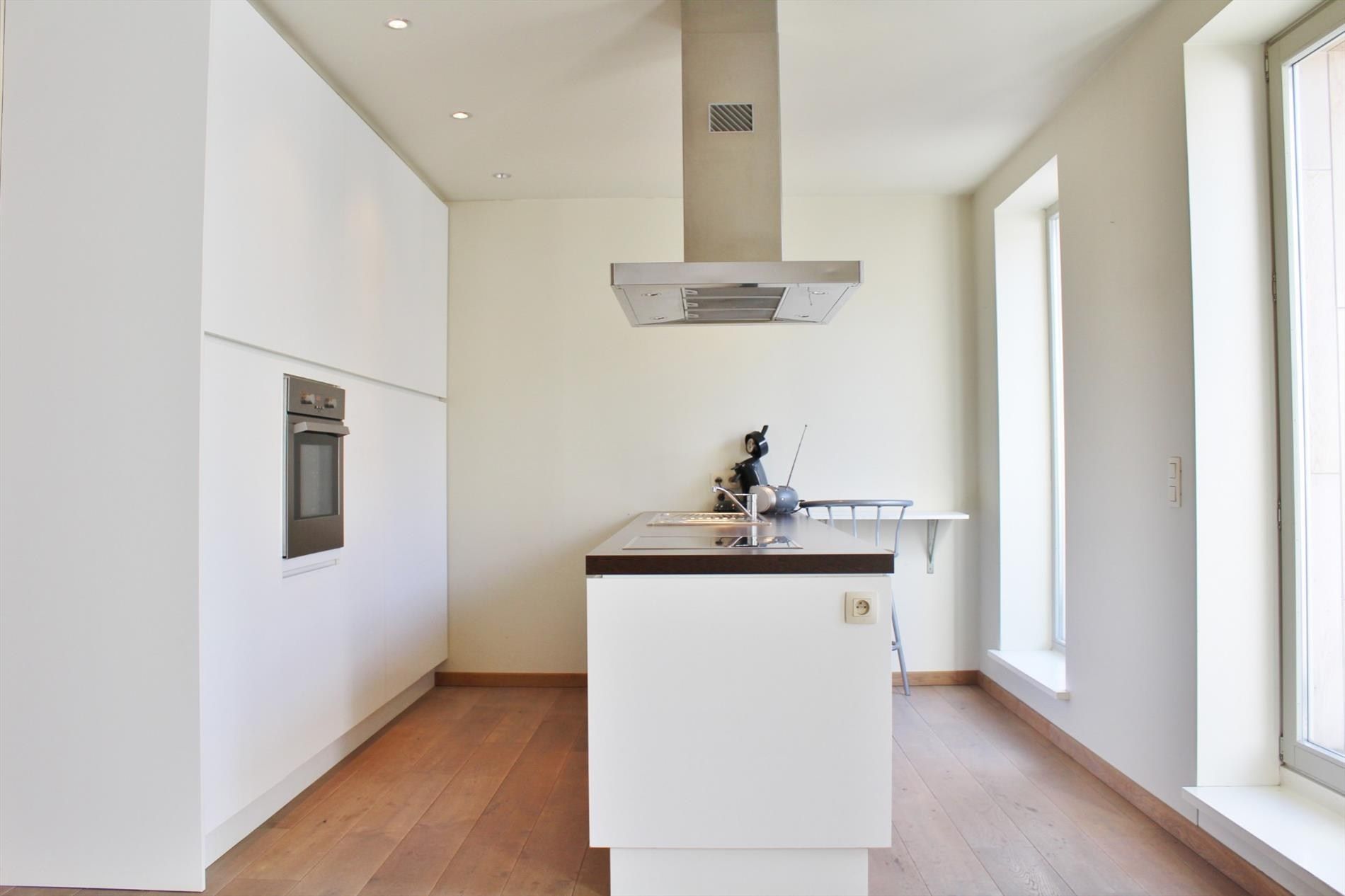 Karaktervolle herenwoning met dubbele garage in het centrum foto 6