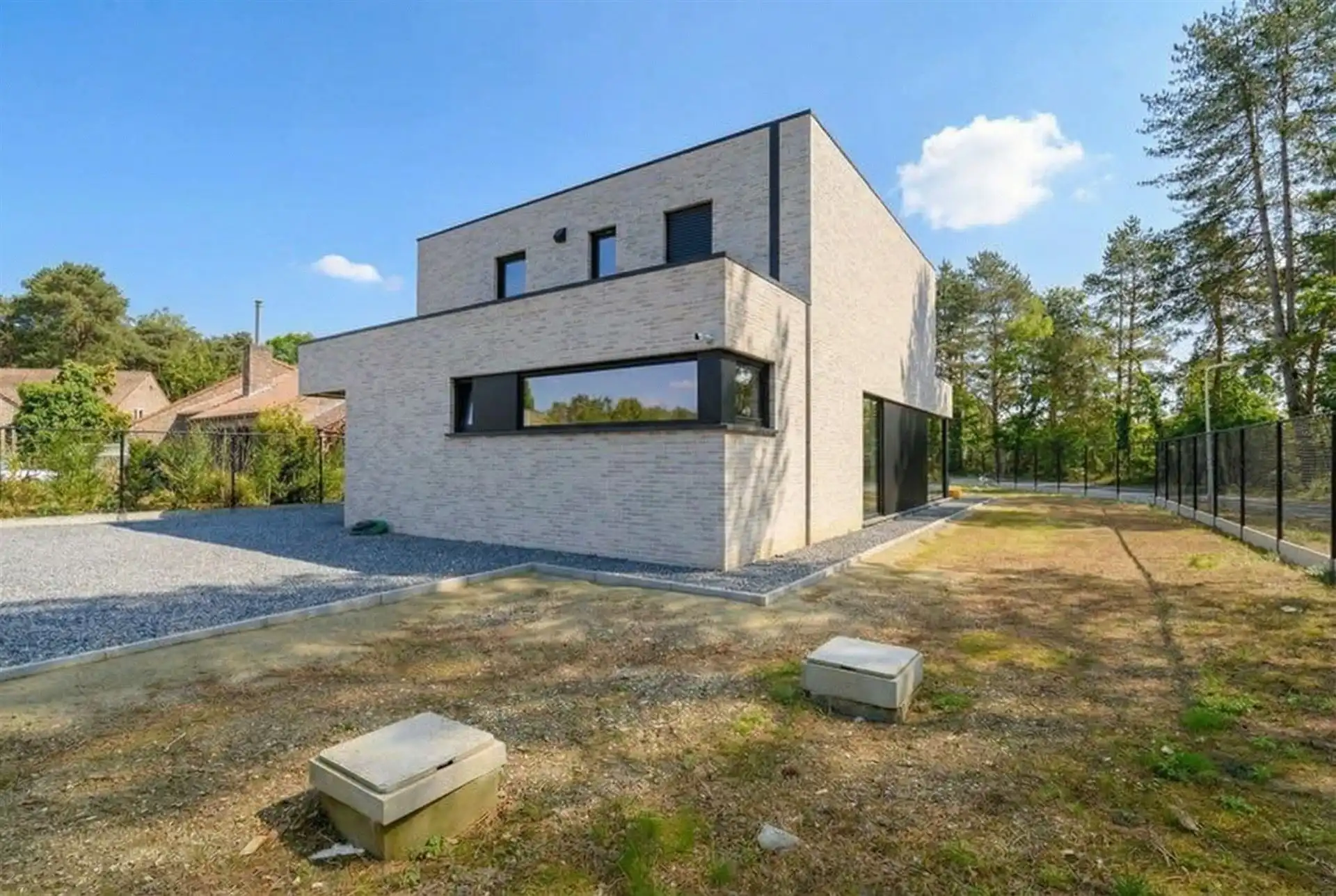 Stijlvolle en instapklare vrijstaande woning op een doodlopende straat  foto 29
