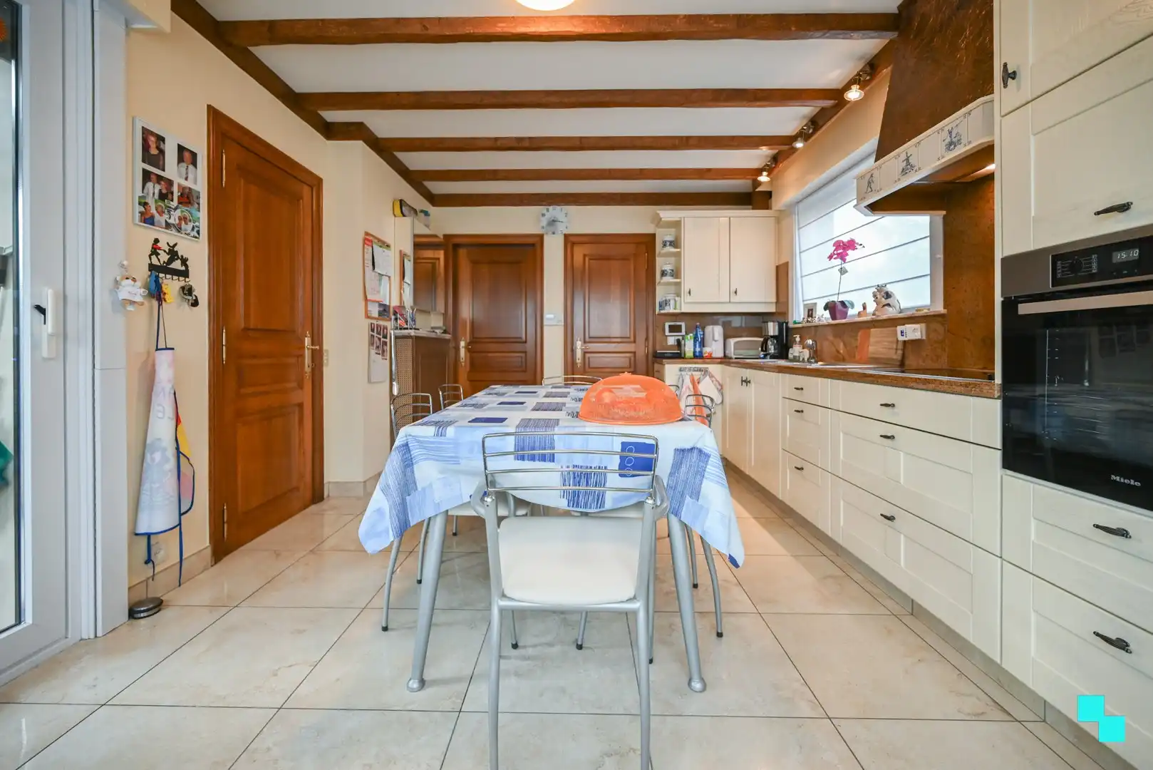 Ruime woning met praktische loods/werkplaats gelegen nabij het centrum van Izegem foto 10