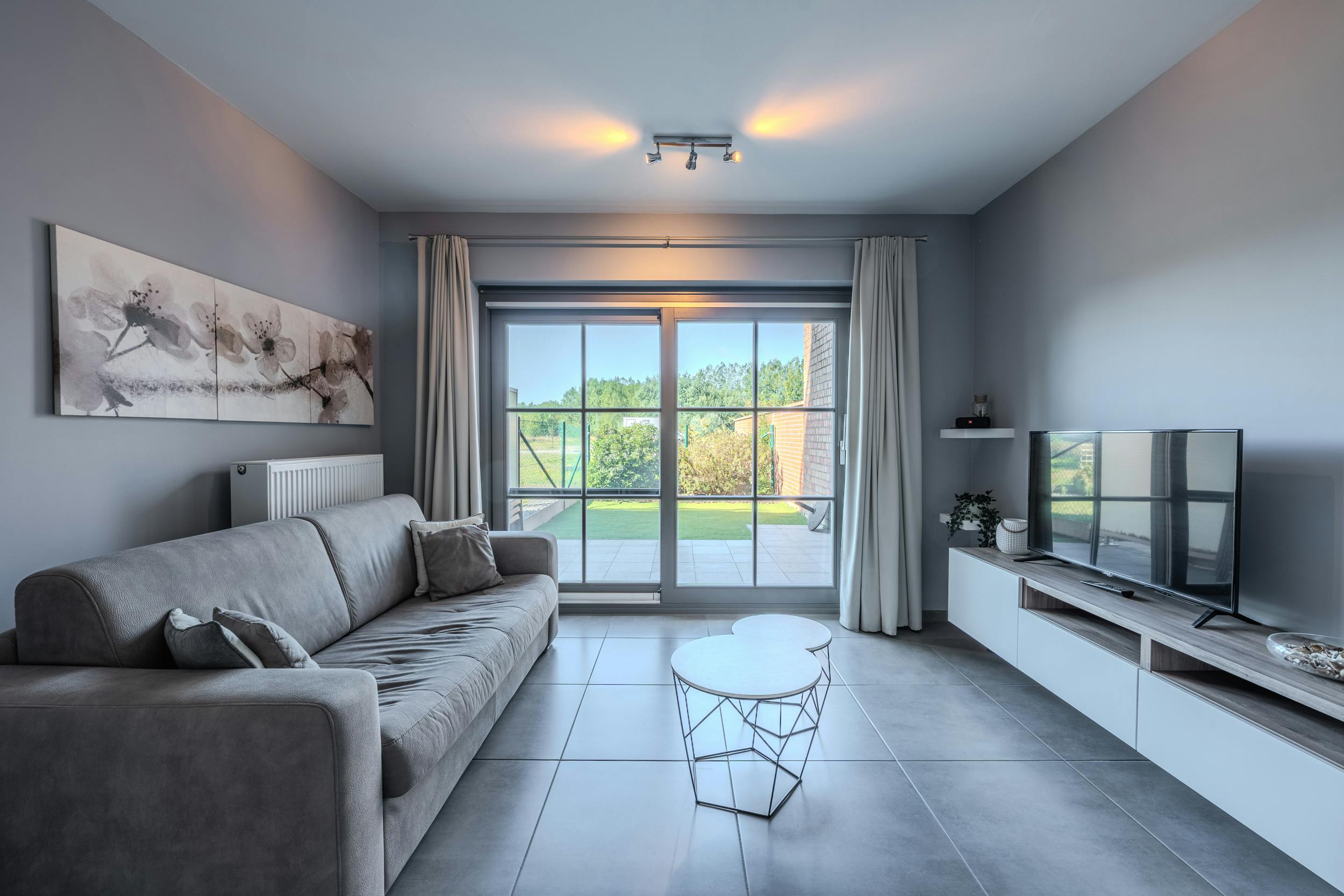 Instapklaar gelijkvloersappartement met zongerichte tuin! foto {{pictureIndex}}