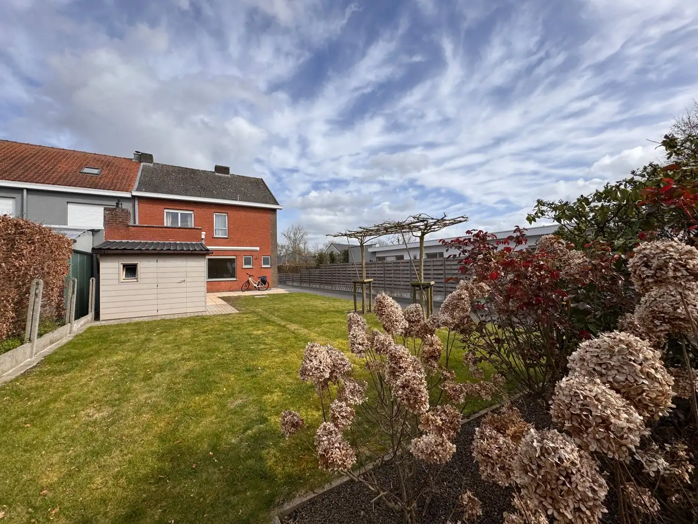 Ruime halfopen woning met 3 slaapkamers foto 20