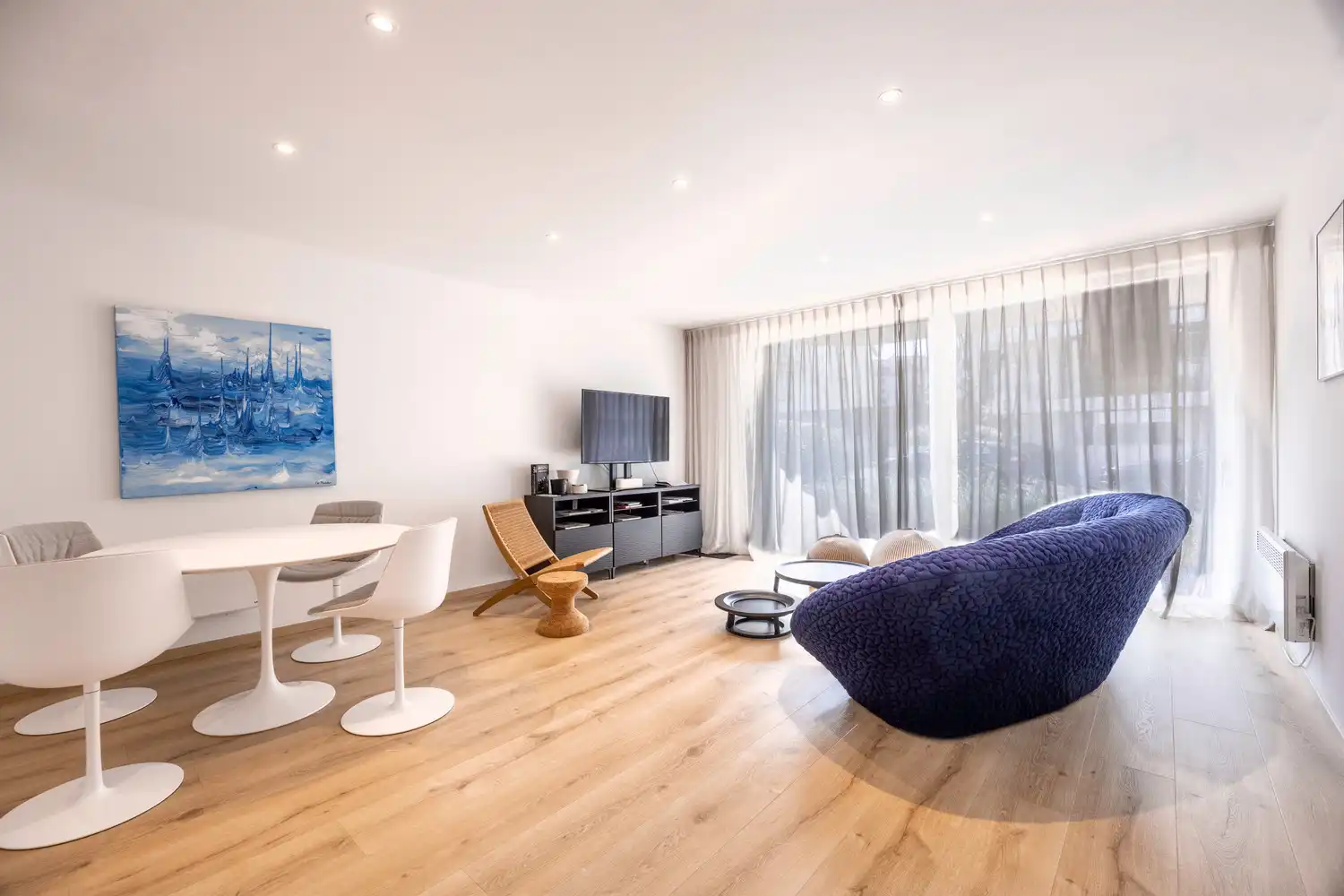 Goed gelegen 2 slaapkamerappartement met zijdelings zeezicht foto 2