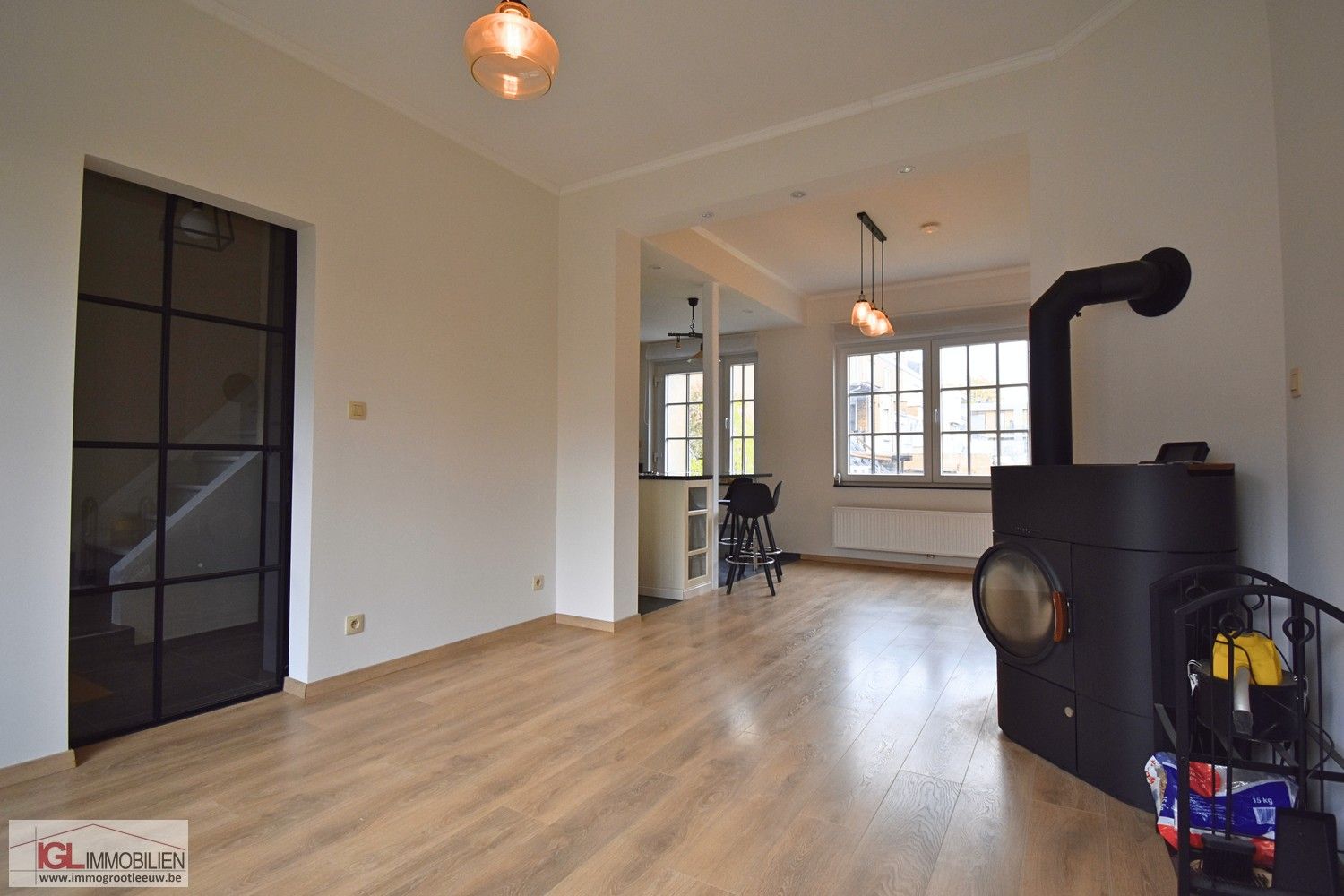 Smaakvol gerenoveerde woning met 3 slaapkamers, tuin en garage foto 2