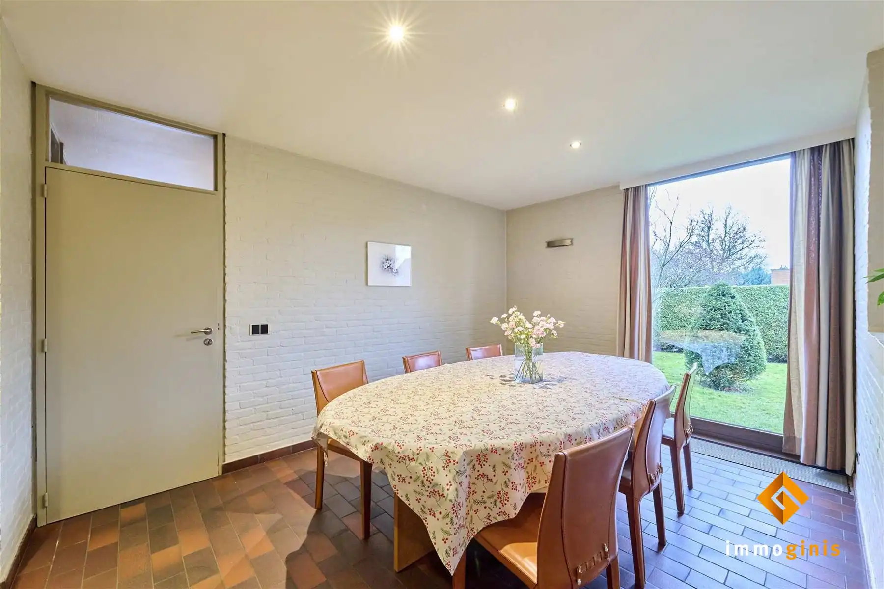 Zéér ruime woning op een mooi perceel van 17a82ca met 5 slaapkamers en uitbreidingsmogelijkheden op de eerste verdieping! foto 12