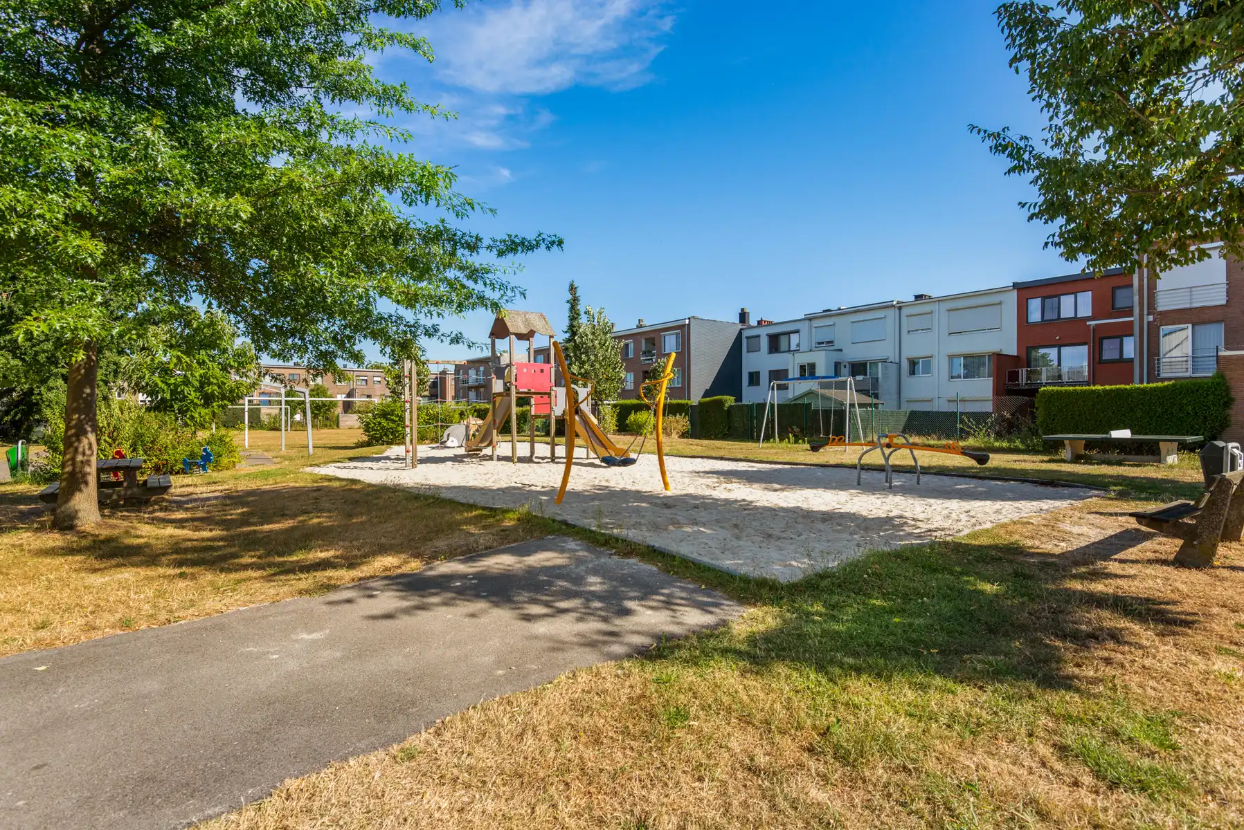 Instapklaar appartement met 3 kamers op een toplocatie! foto 8