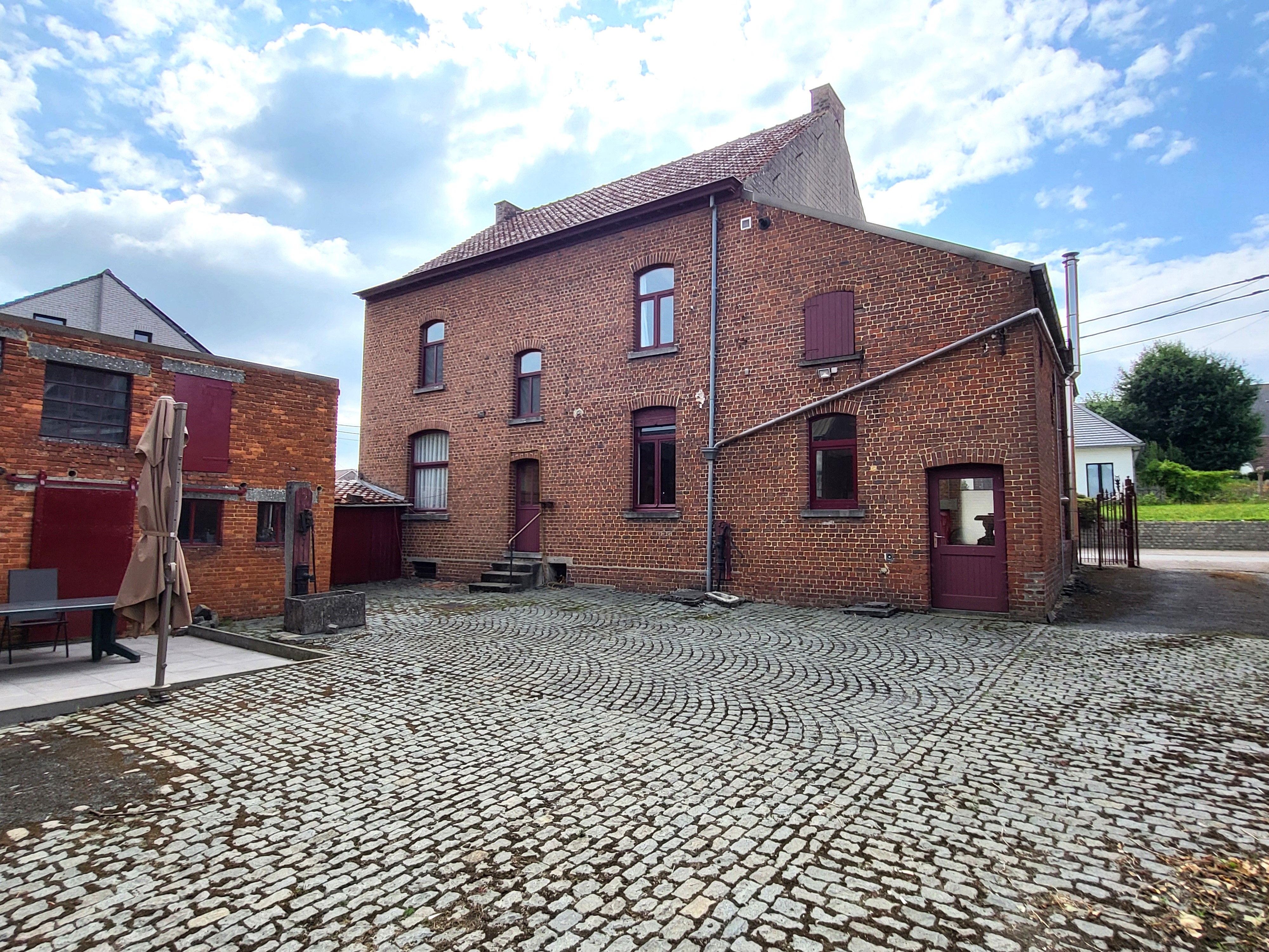 Prachtig burgerwoning/ hoeve op 1246m² met stallingen en aanpalend bouwgrond.  foto 7