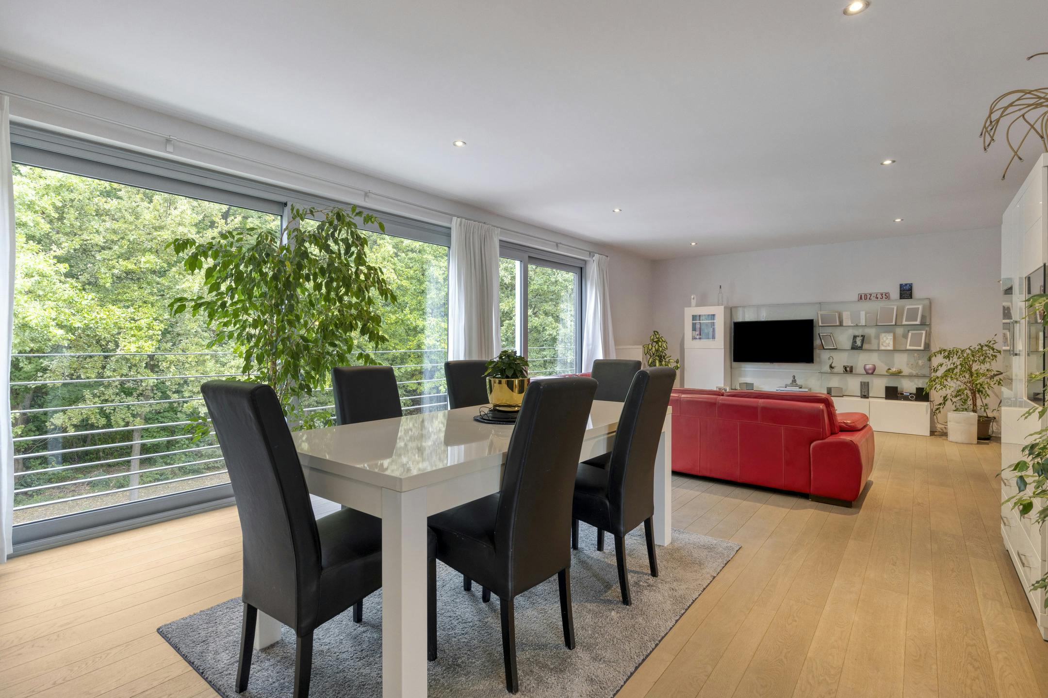 Ruim appartement met 2 slpk en garage te koop in Brasschaat foto 3
