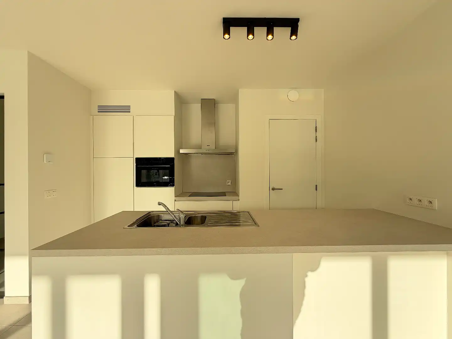 2-slpk appartement met ondergrondse garage te Sint-Michiels foto 6