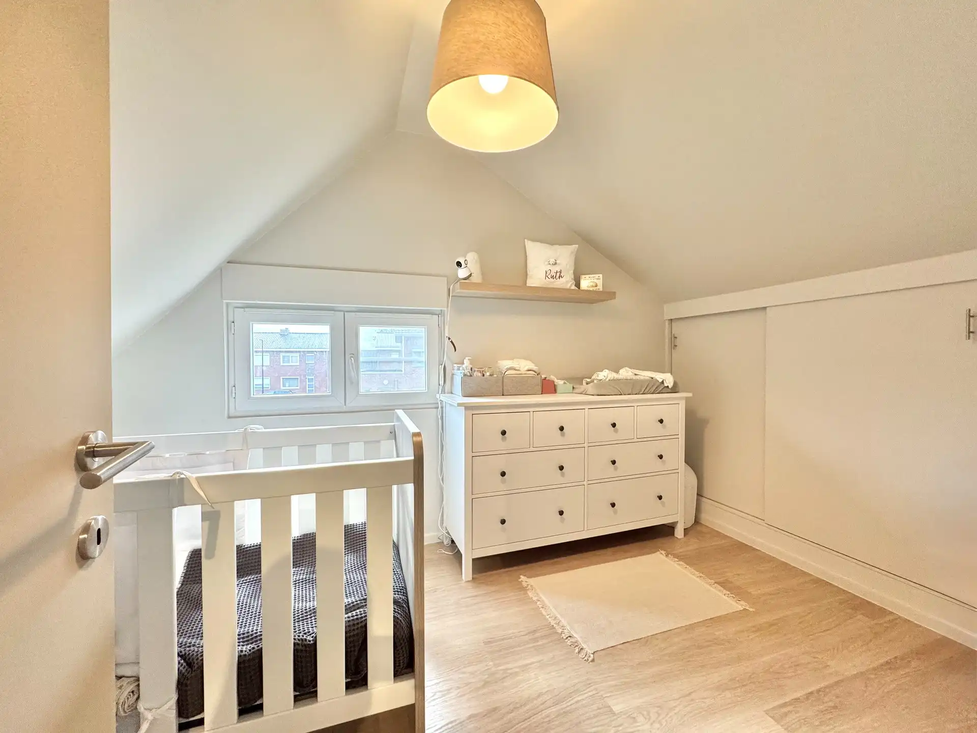 HALFOPEN WONING MET 4 KAMERS, TUIN & GARAGE - 359 m² foto 24