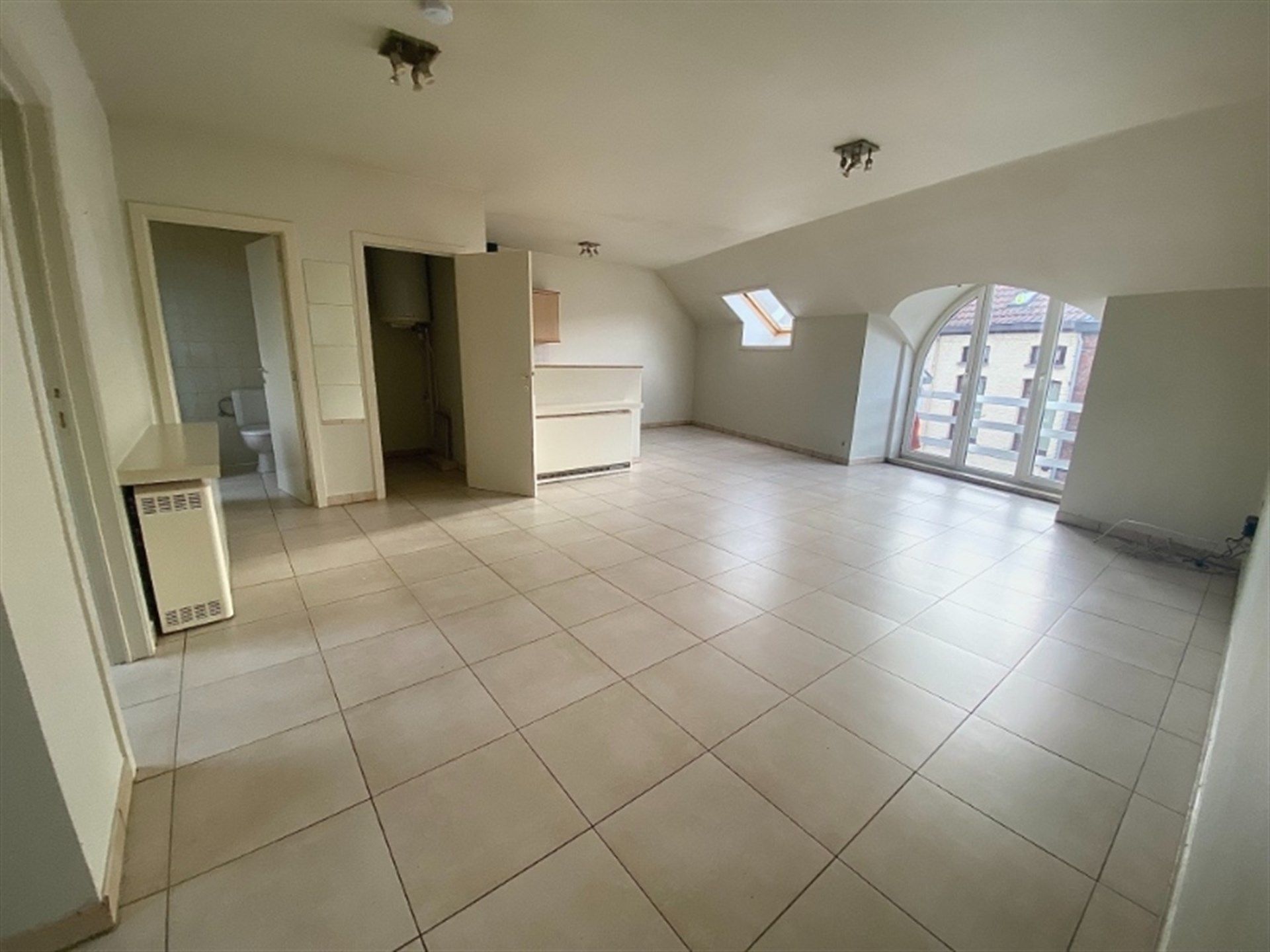 Appartement met twee slaapkamers nabij het centrum van Aalst. foto {{pictureIndex}}