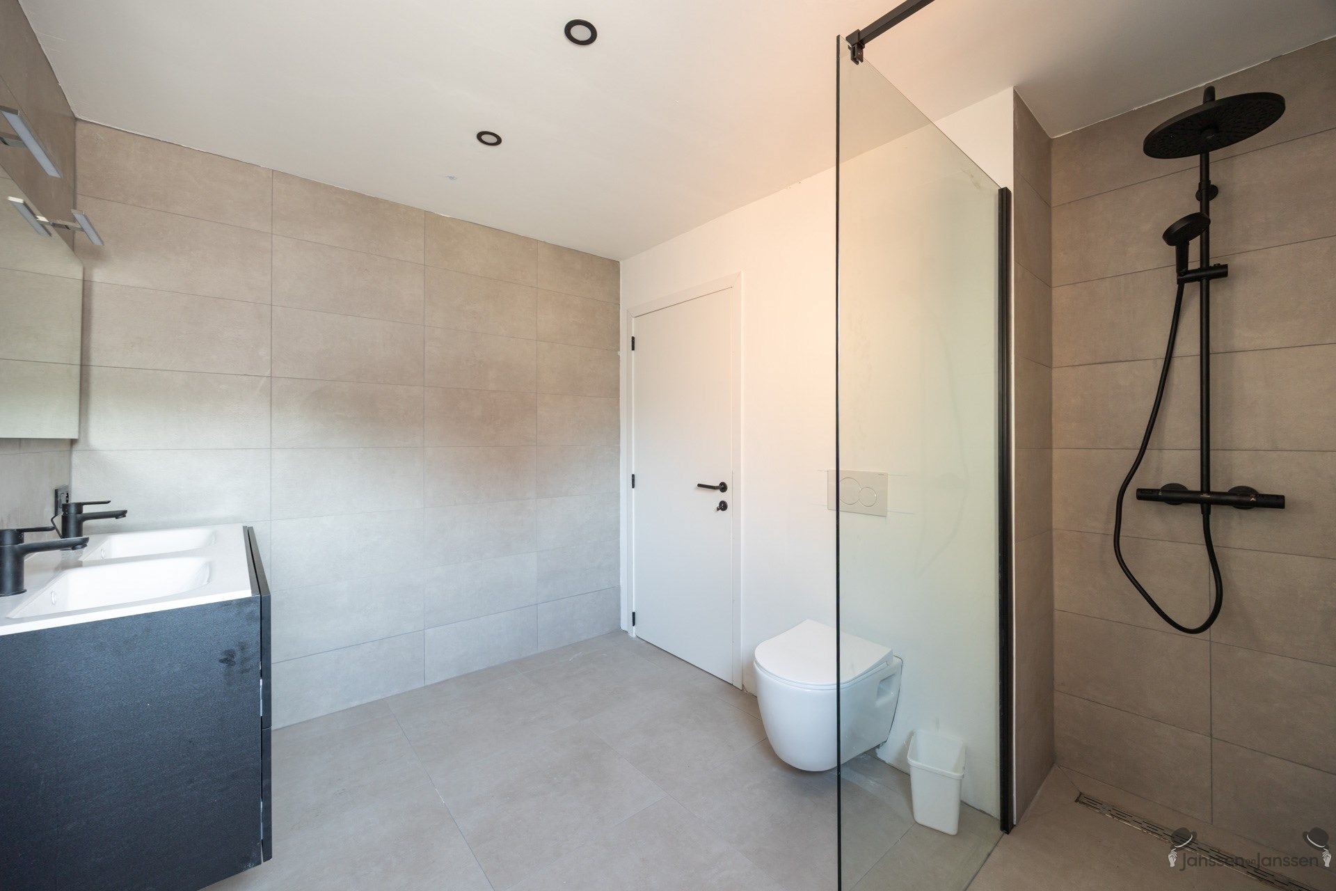 Ruim duplexappartement met twee slaapkamers te koop op het 2e verdiep in hartje Aarschot. foto 16