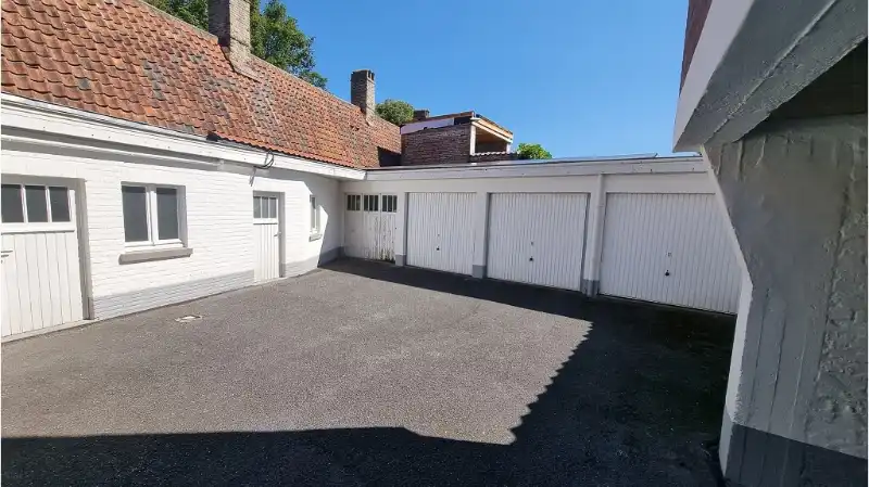 Garagebox te huur in de Oude Gentweg in Brugge foto 2
