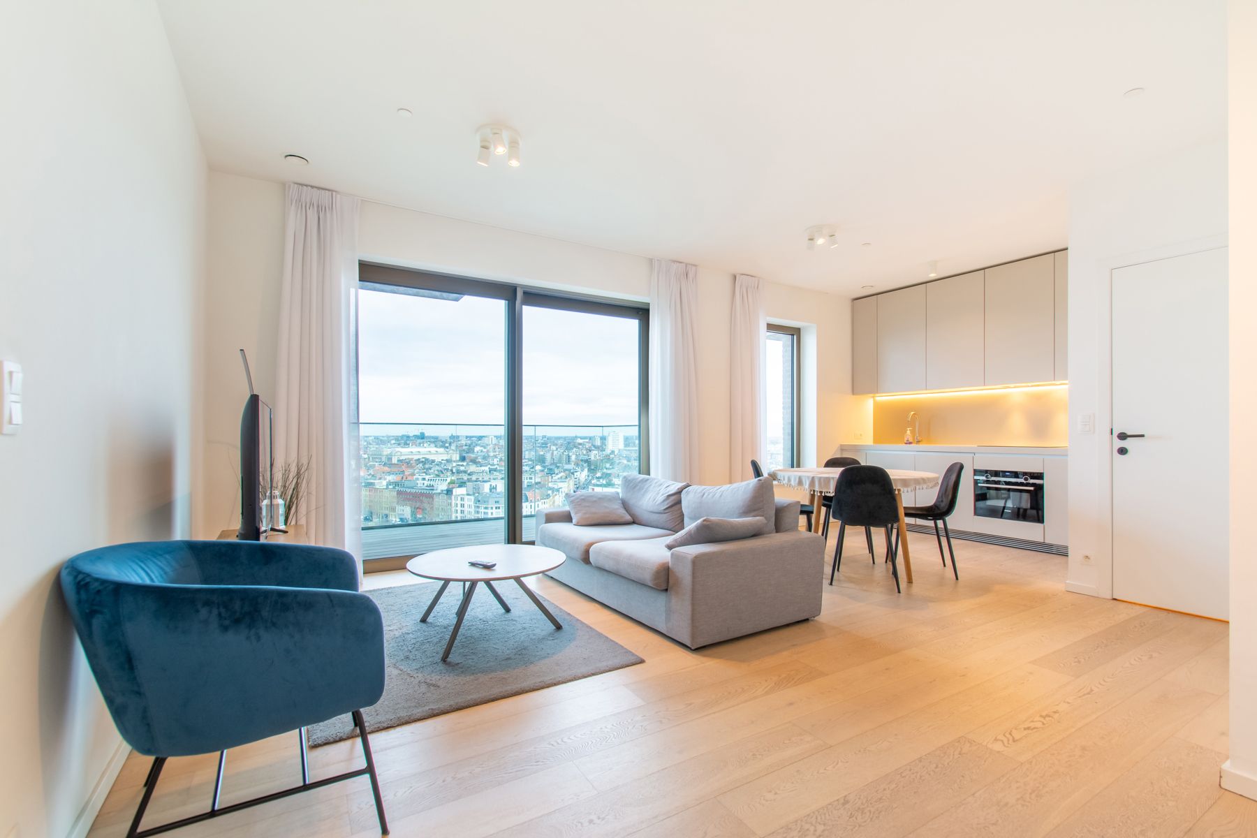 Gemeubeld 2 slaapkamer appt. met zicht op de Schelde foto 2