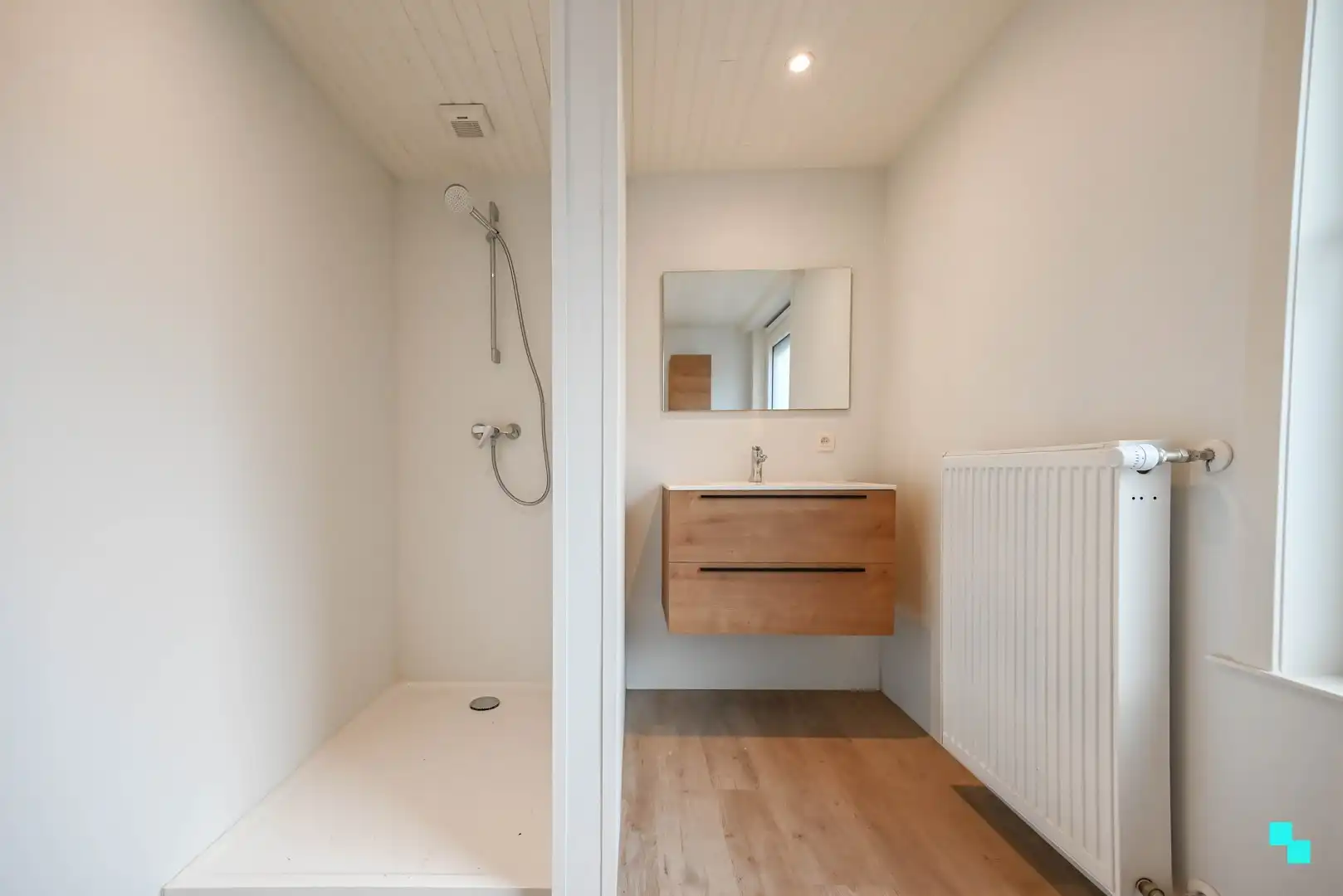 Gerenoveerde woning nabij centrum Izegem foto 20