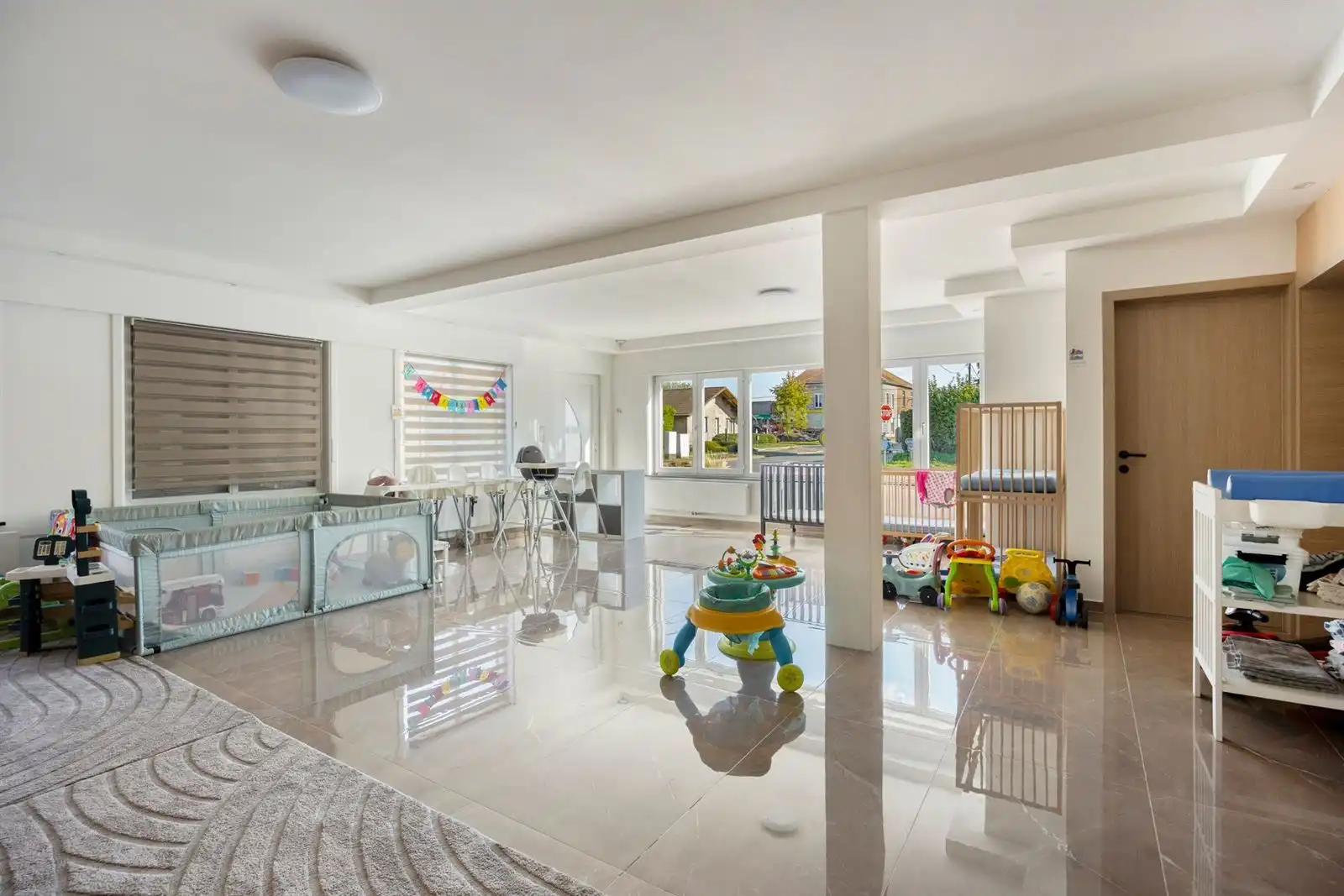 Zeer ruime woning met mogelijkheden privé/beroep foto 11