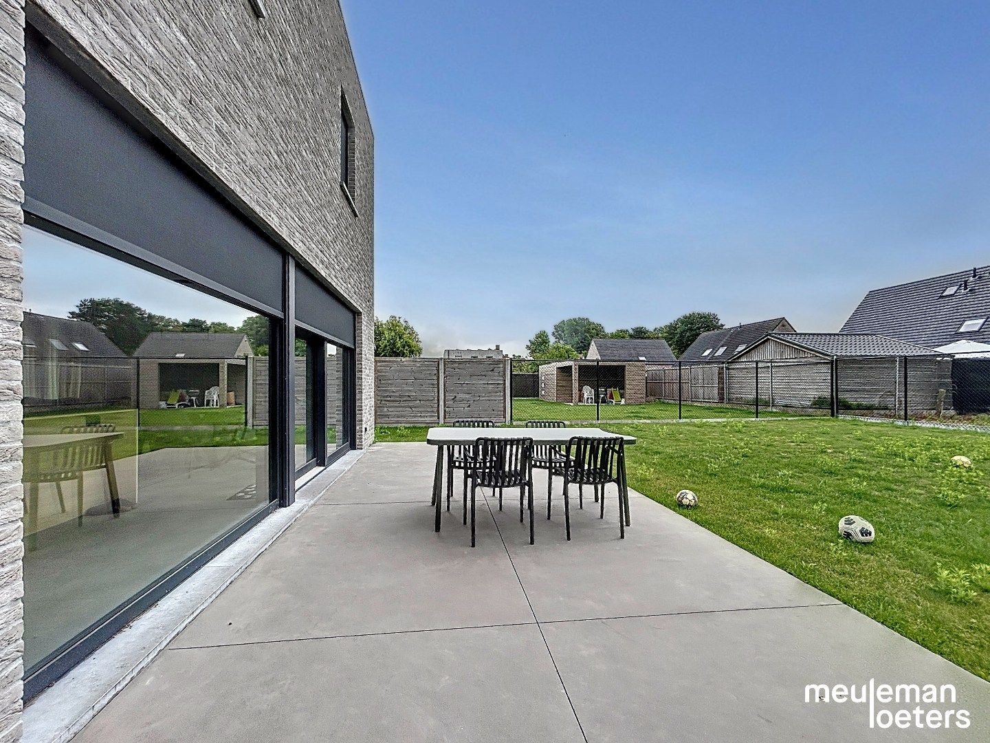 Recente woning op wandelafstand van commercieel centrum. foto 2